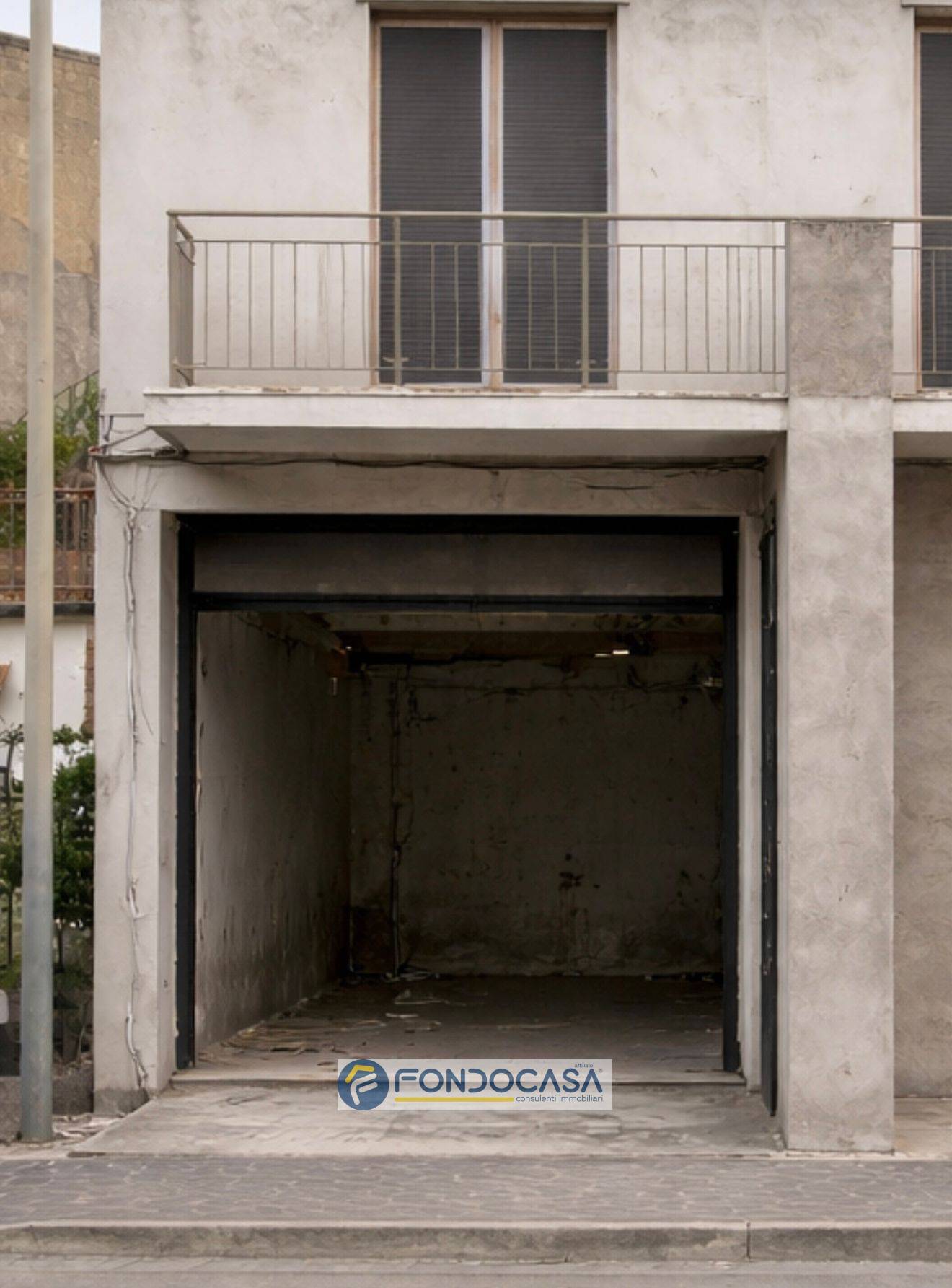 Locale commerciale in vendita a Mondragone