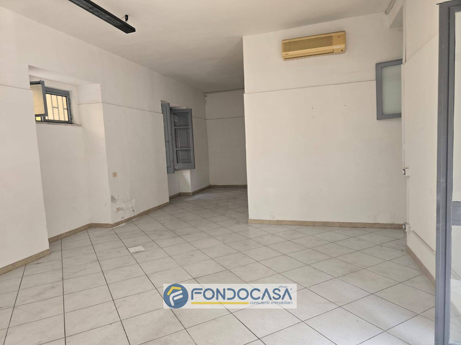 Locale commerciale in vendita a Sant'Arpino