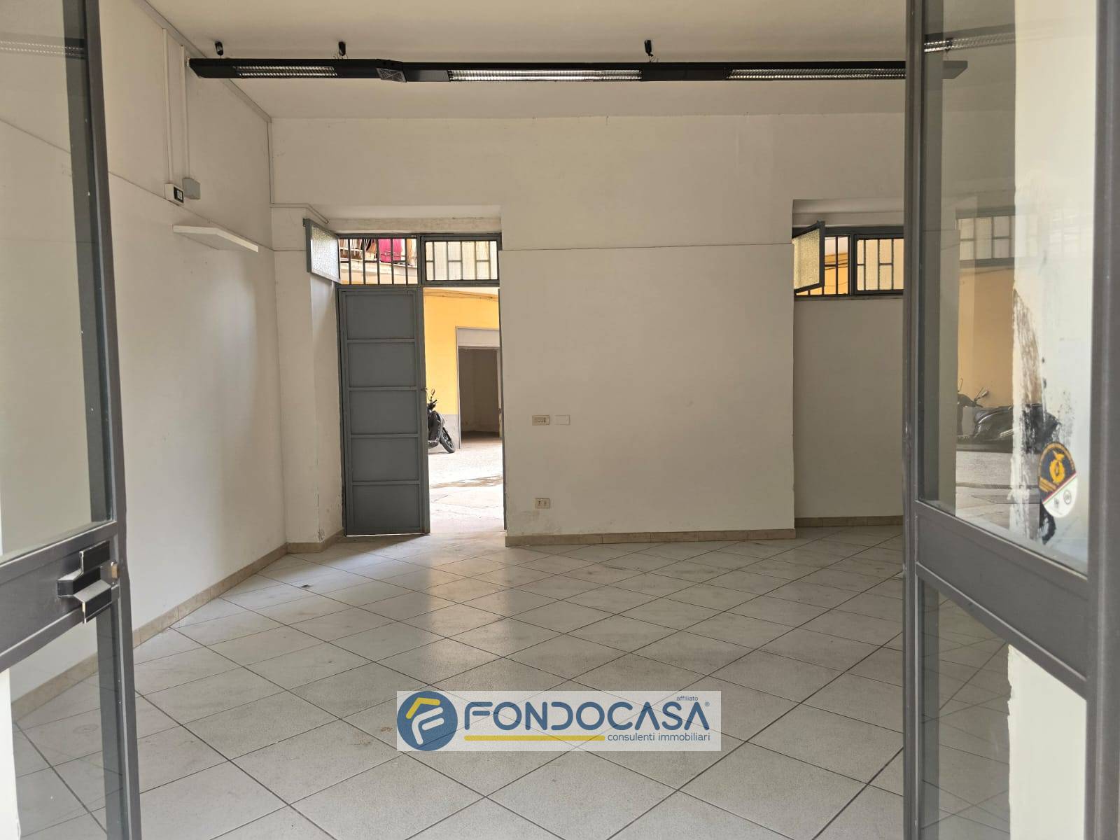 Locale commerciale in vendita a Sant'Arpino