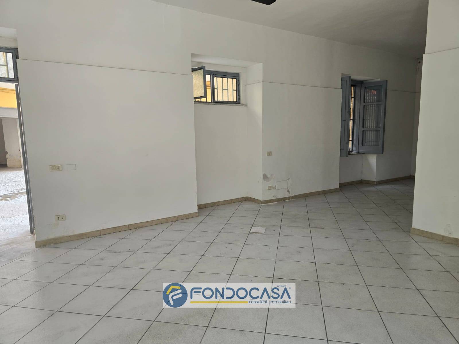 Locale commerciale in vendita a Sant'Arpino