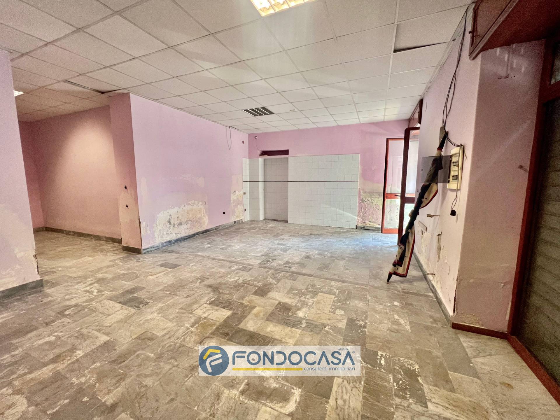 Locale commerciale in affitto a Sant'Antimo