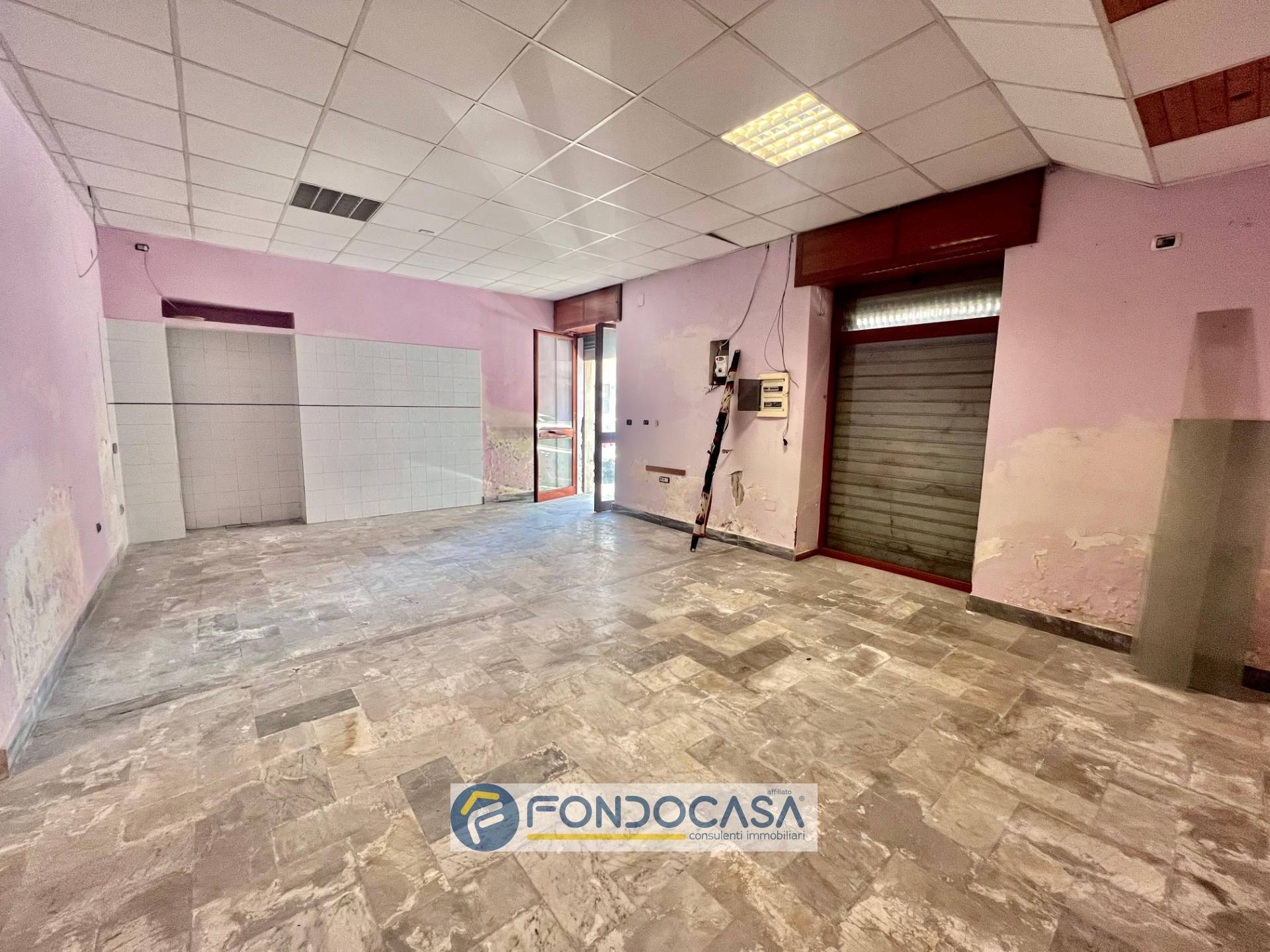 Locale commerciale in affitto a Sant'Antimo