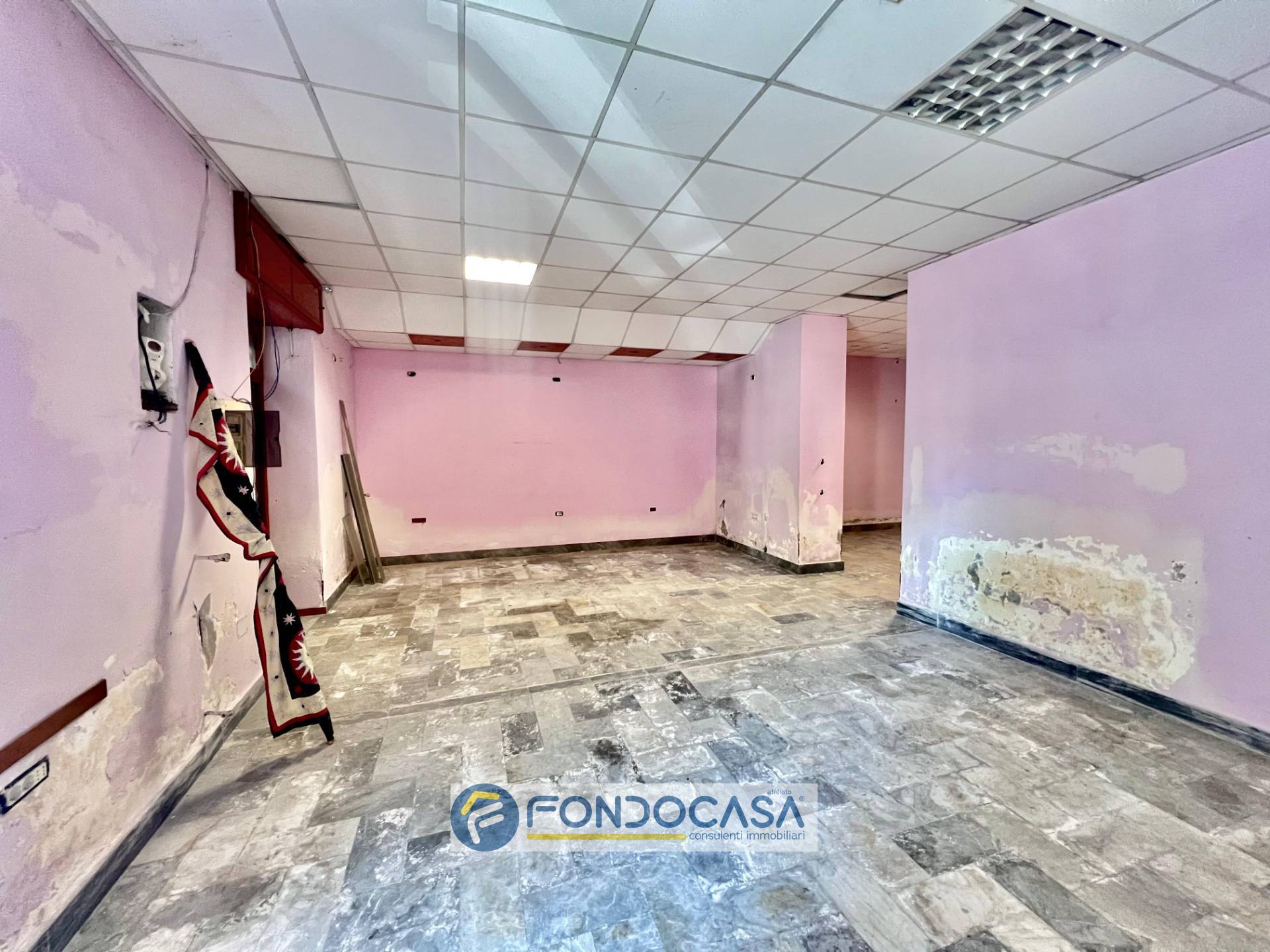 Locale commerciale in affitto a Sant'Antimo