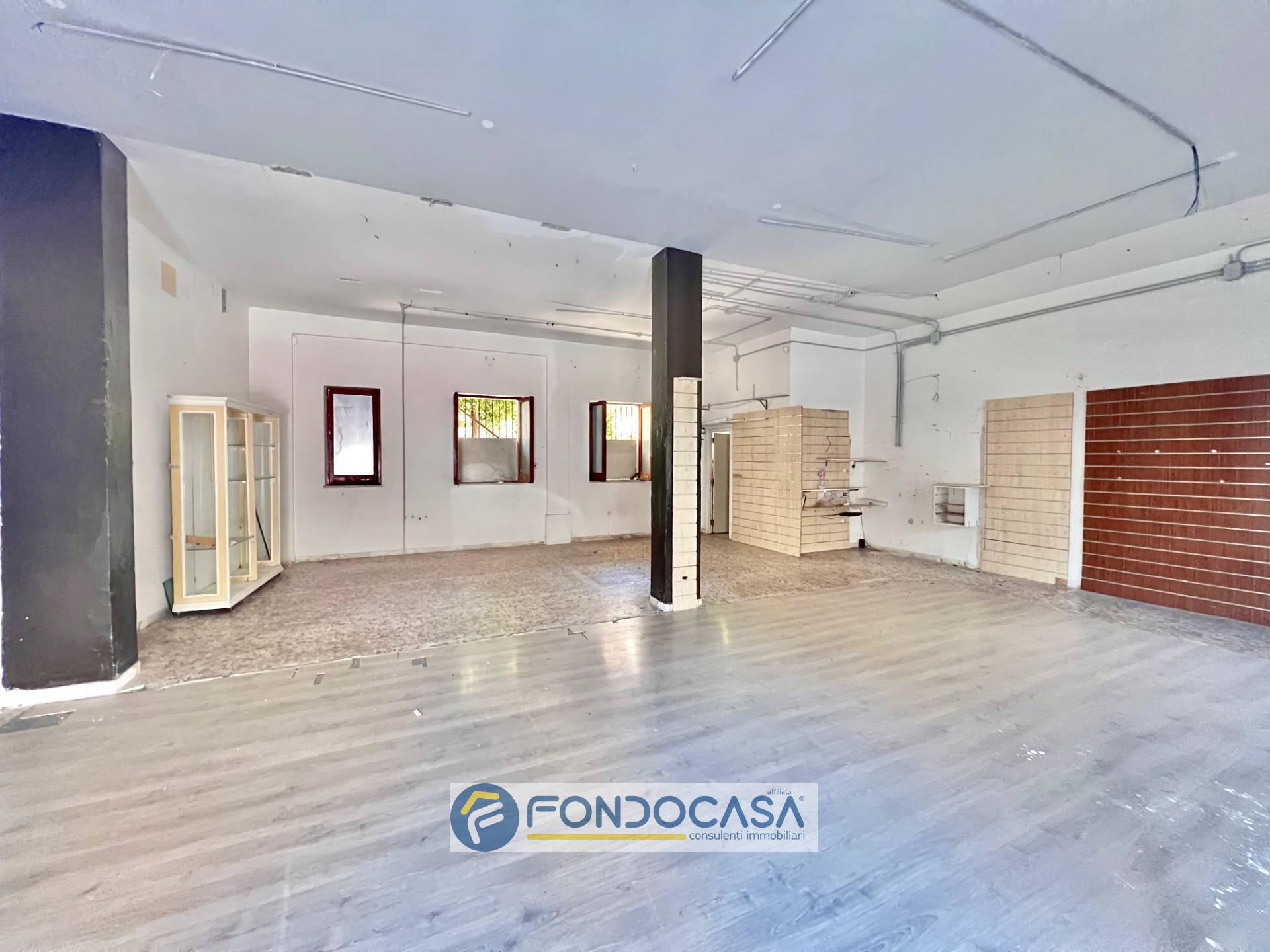 Locale commerciale in affitto a Sant'Antimo