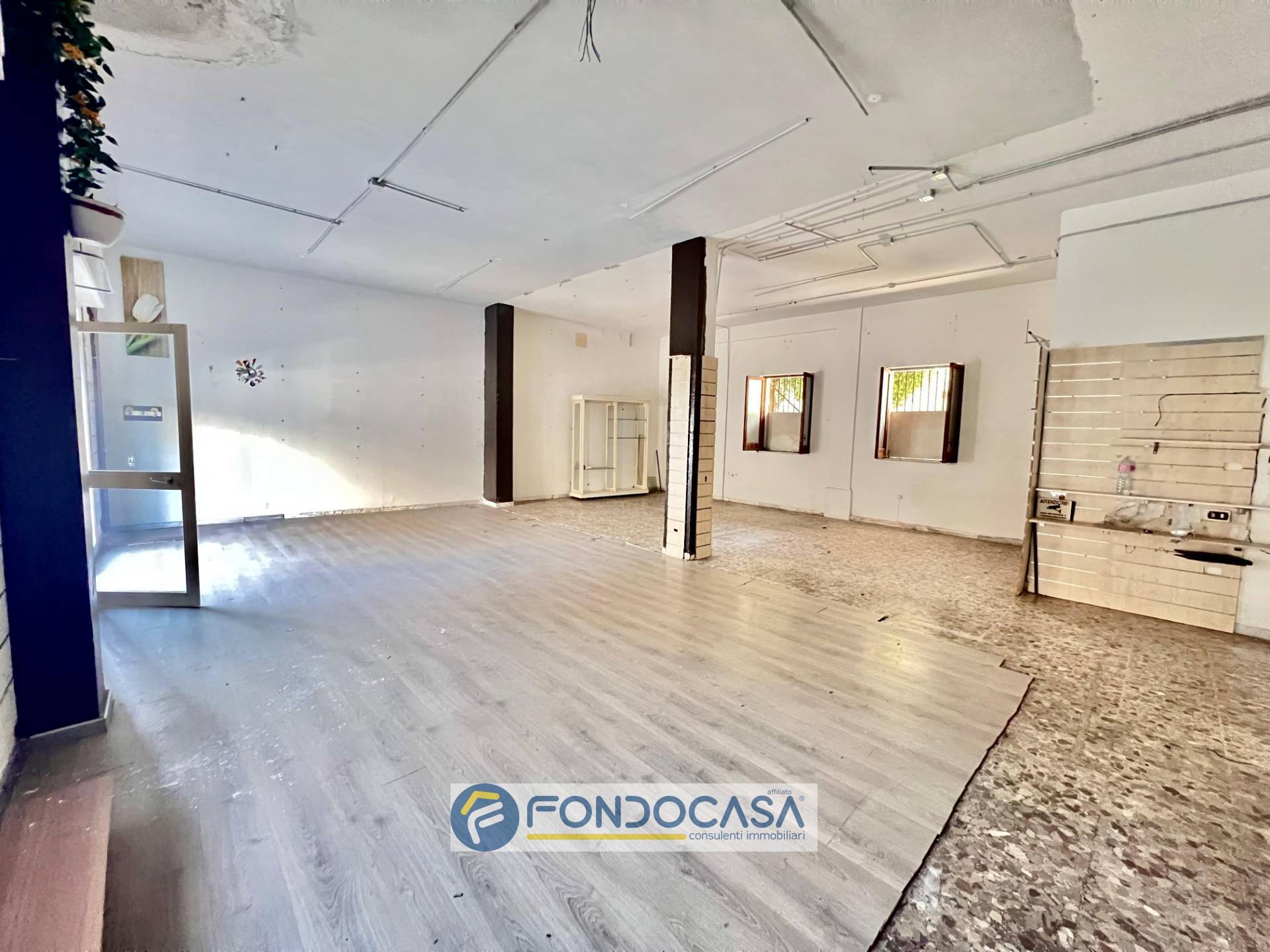 Locale commerciale in affitto a Sant'Antimo
