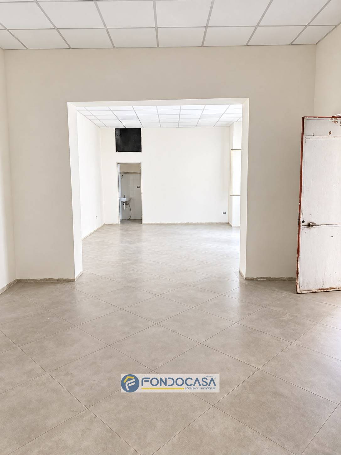 Locale commerciale in affitto a Sant'Antimo