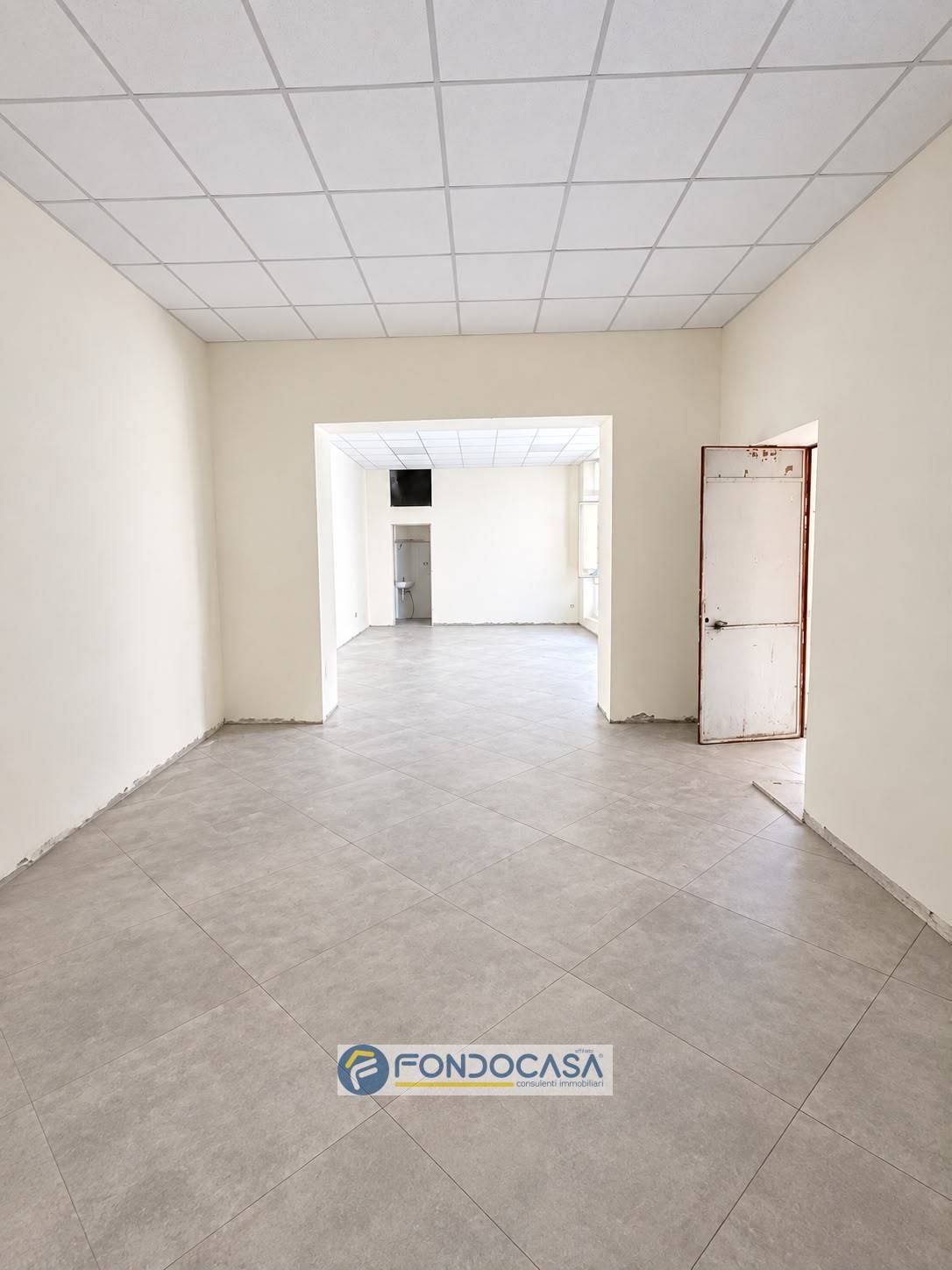 Locale commerciale in affitto a Sant'Antimo