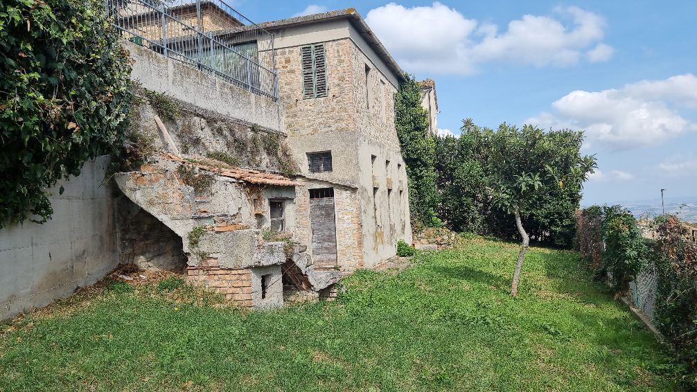 Stabile/Palazzo da ristrutturare in via mattia capponi 46, Cupramontana