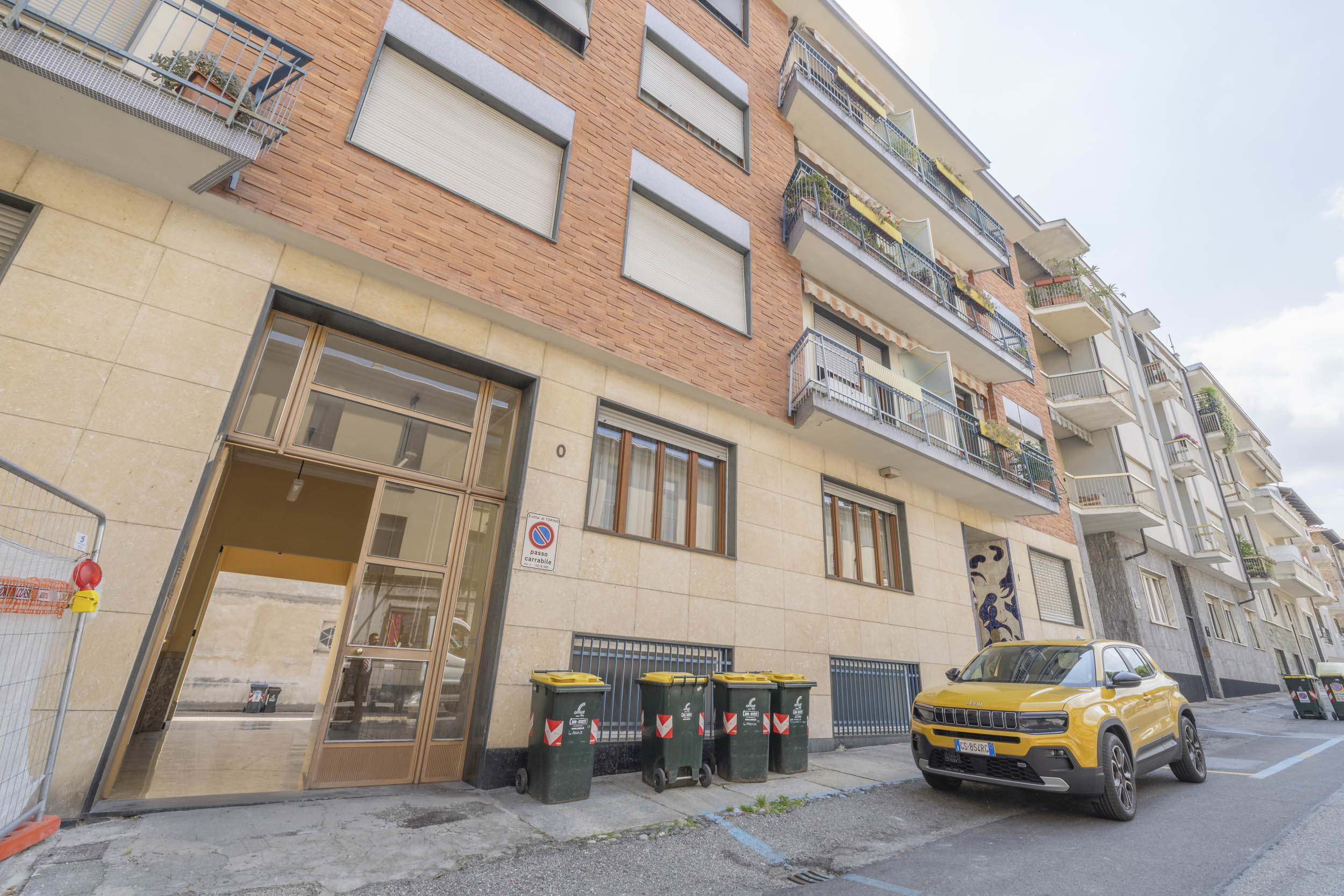 Bilocale ristrutturato in via figlie dei militari 1, Torino