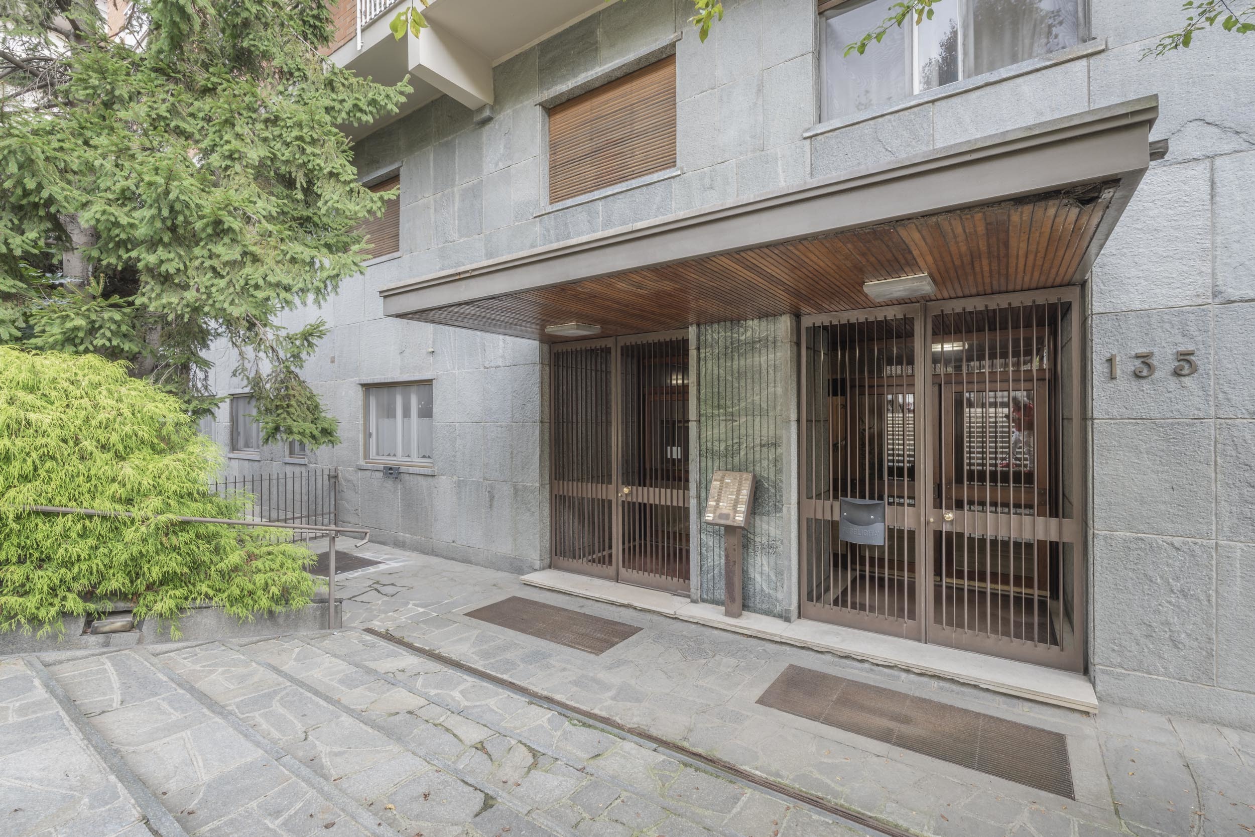 Ufficio da ristrutturare in corso monte cucco 135, Torino