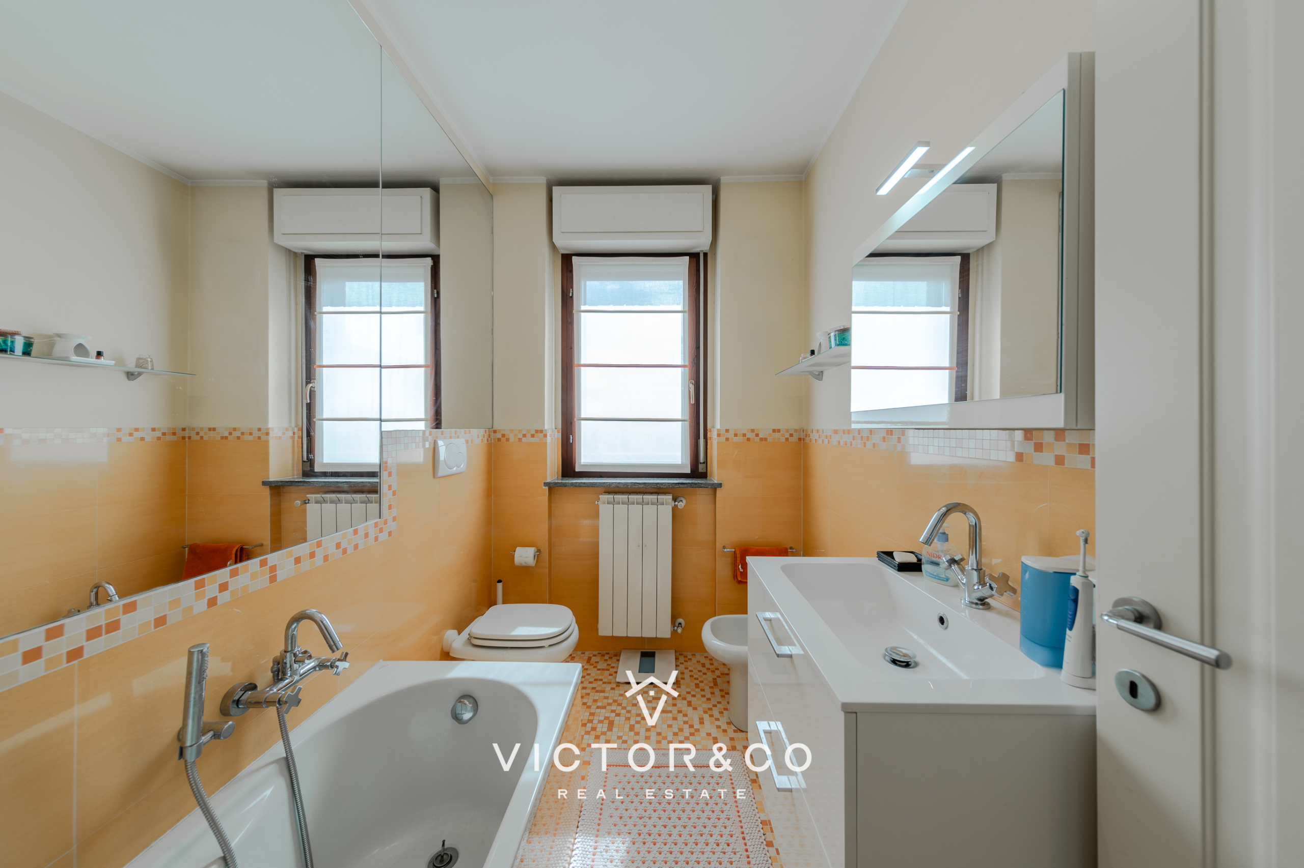 Trilocale con terrazzo in via dess, Novara