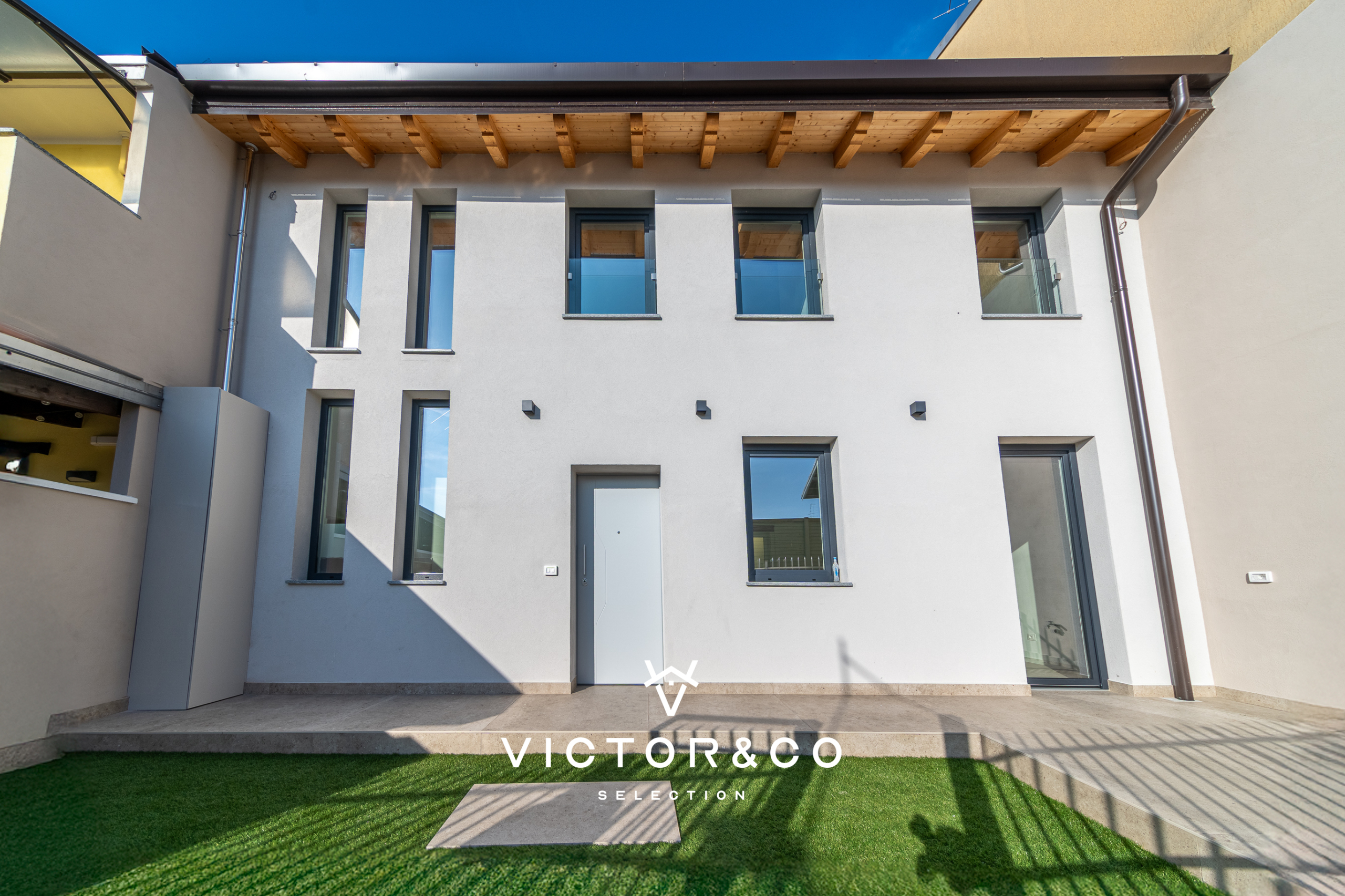 Villa con box in vicolo g. brustio 1, Galliate