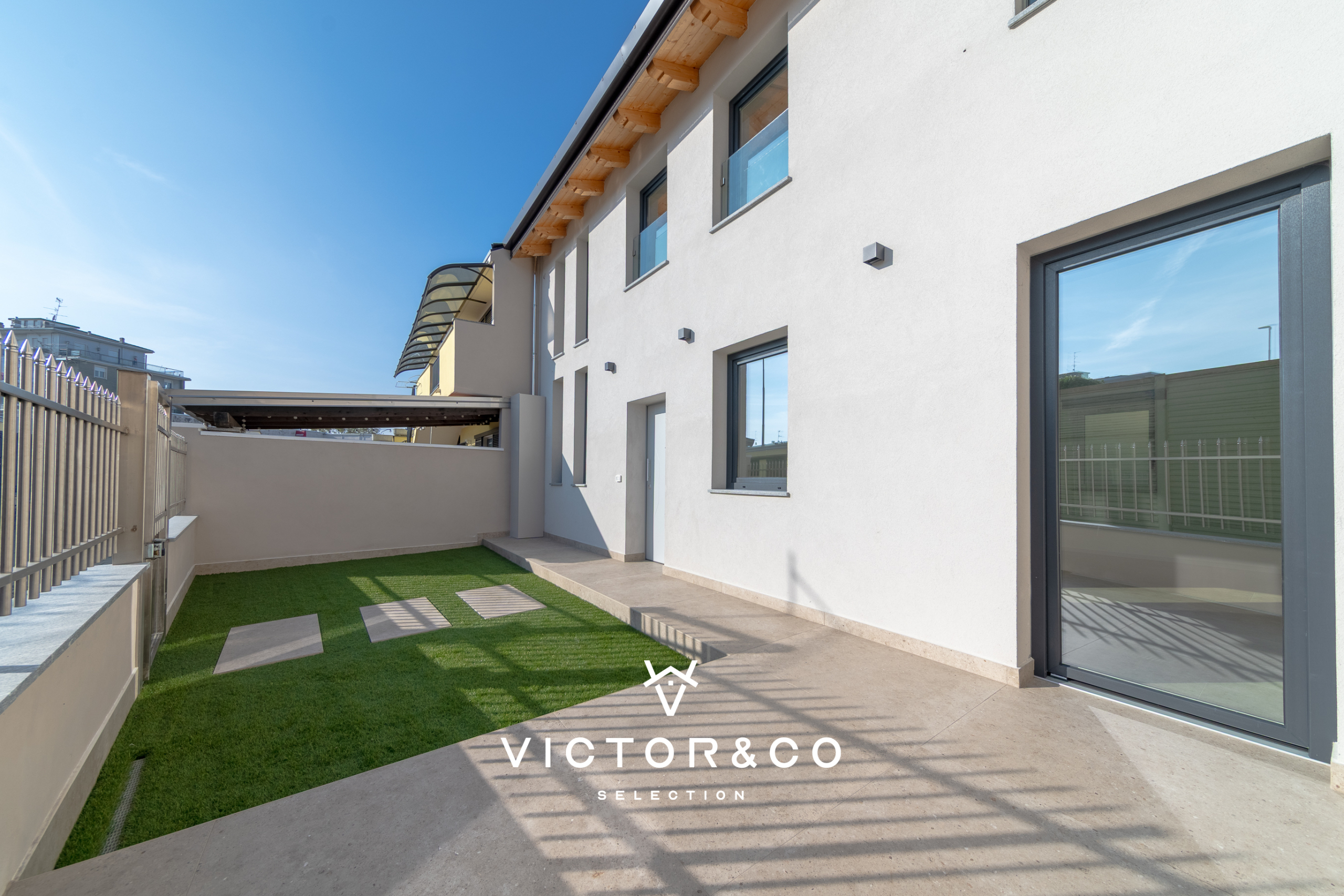 Villa con box in vicolo g. brustio 1, Galliate