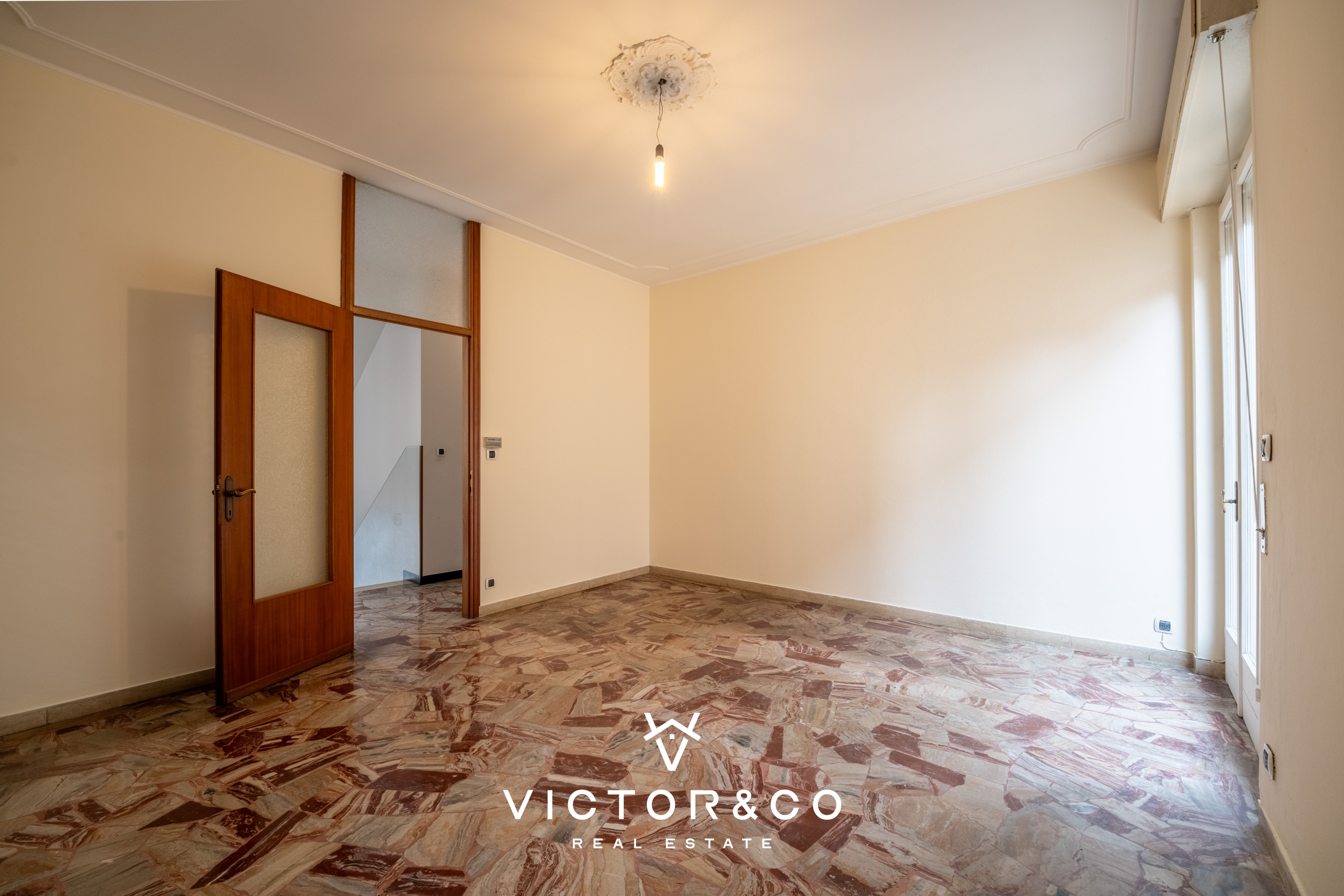 Villa con terrazzo in via valle 70, Oleggio