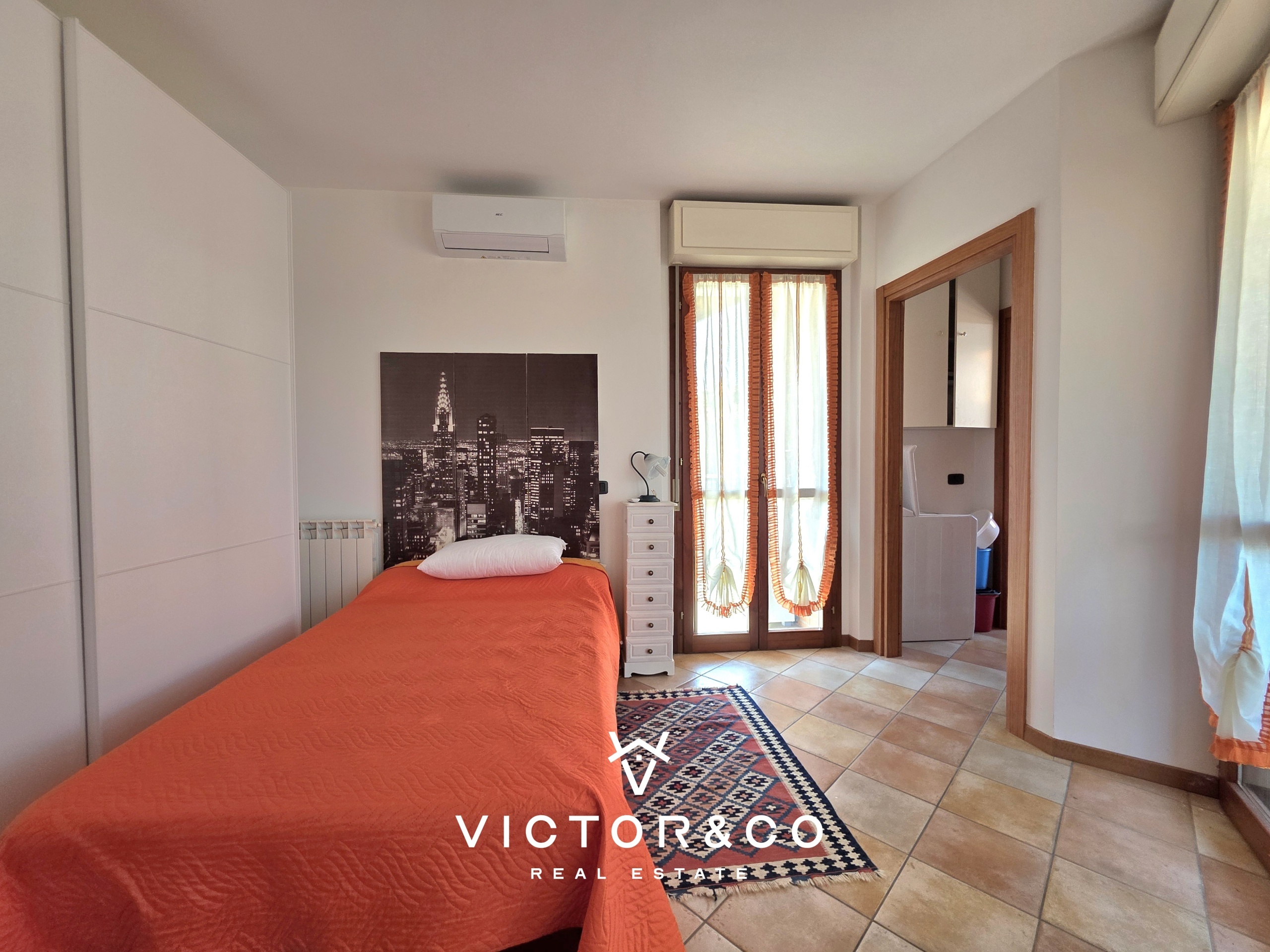 Monolocale con terrazzo in via alfieri sic, Novara