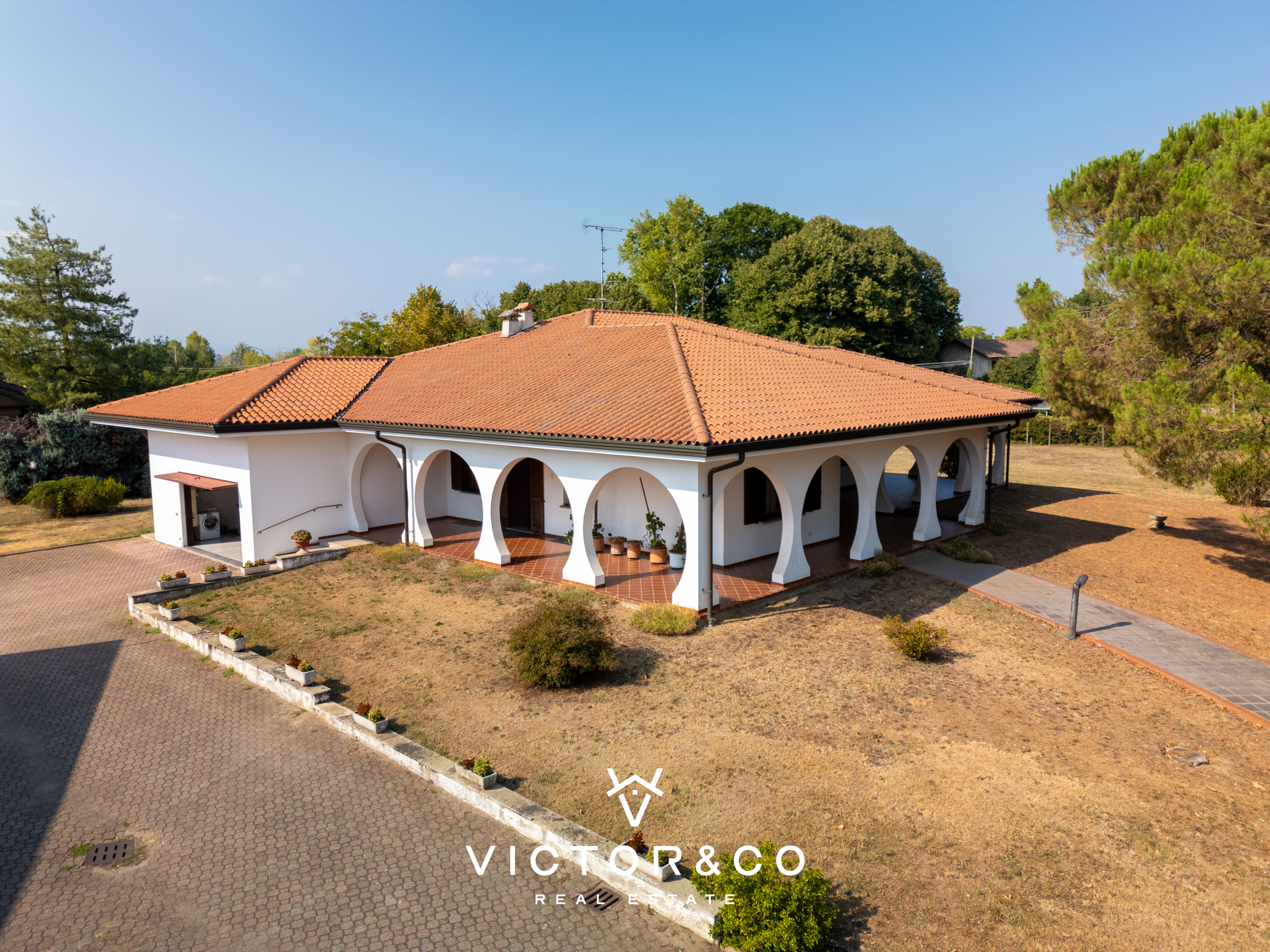 Villa con giardino in via regina margherita 15, Momo