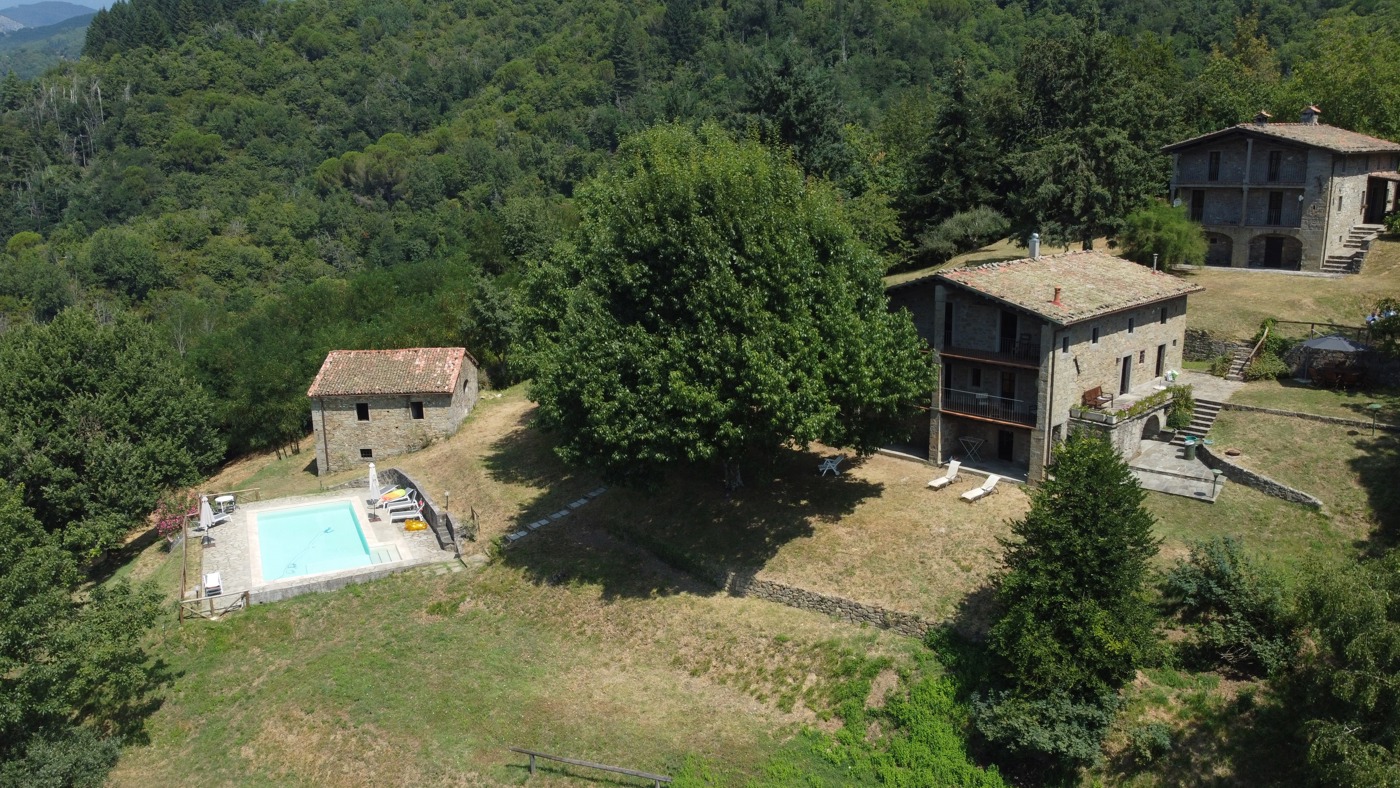 Rustico con giardino a Castiglione di Garfagnana