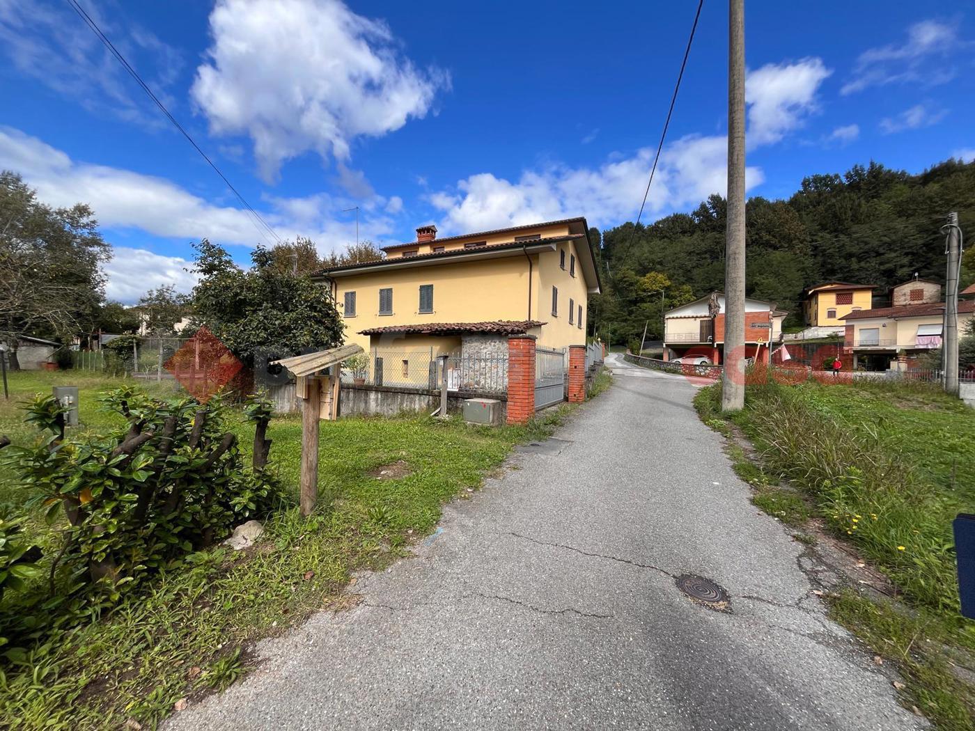 Casa indipendente con giardino a Barga