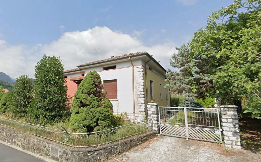 Casa indipendente con giardino a Coreglia Antelminelli