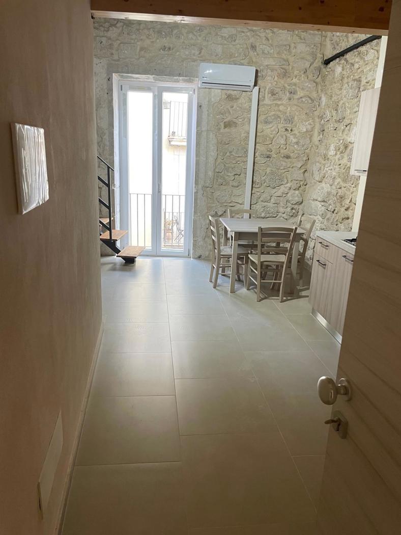 Trilocale arredato in affitto a Siracusa