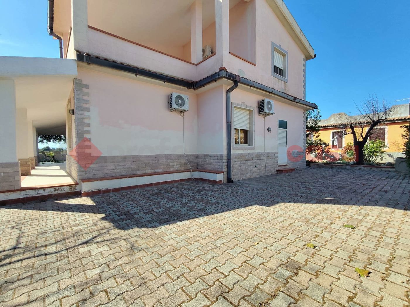 Villa arredata in affitto a Siracusa