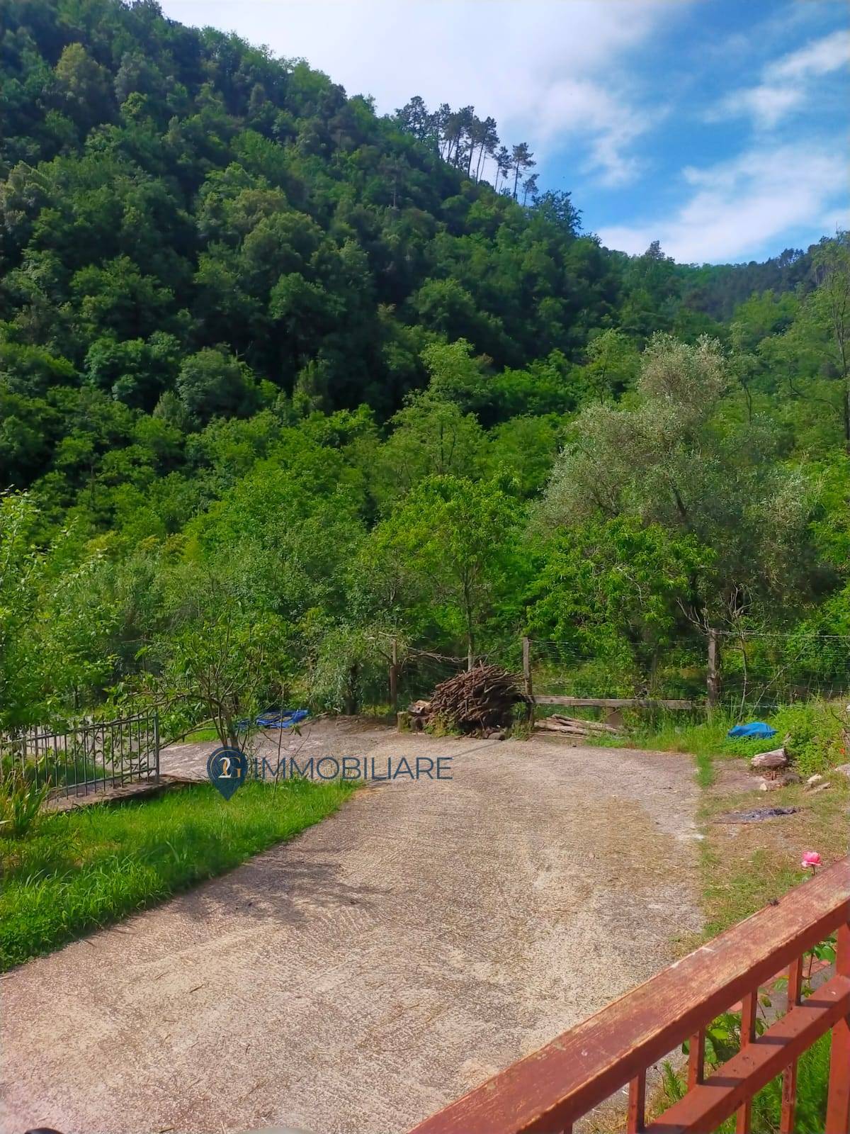 casa indipendente in vendita a Follo in zona Piana Battolla