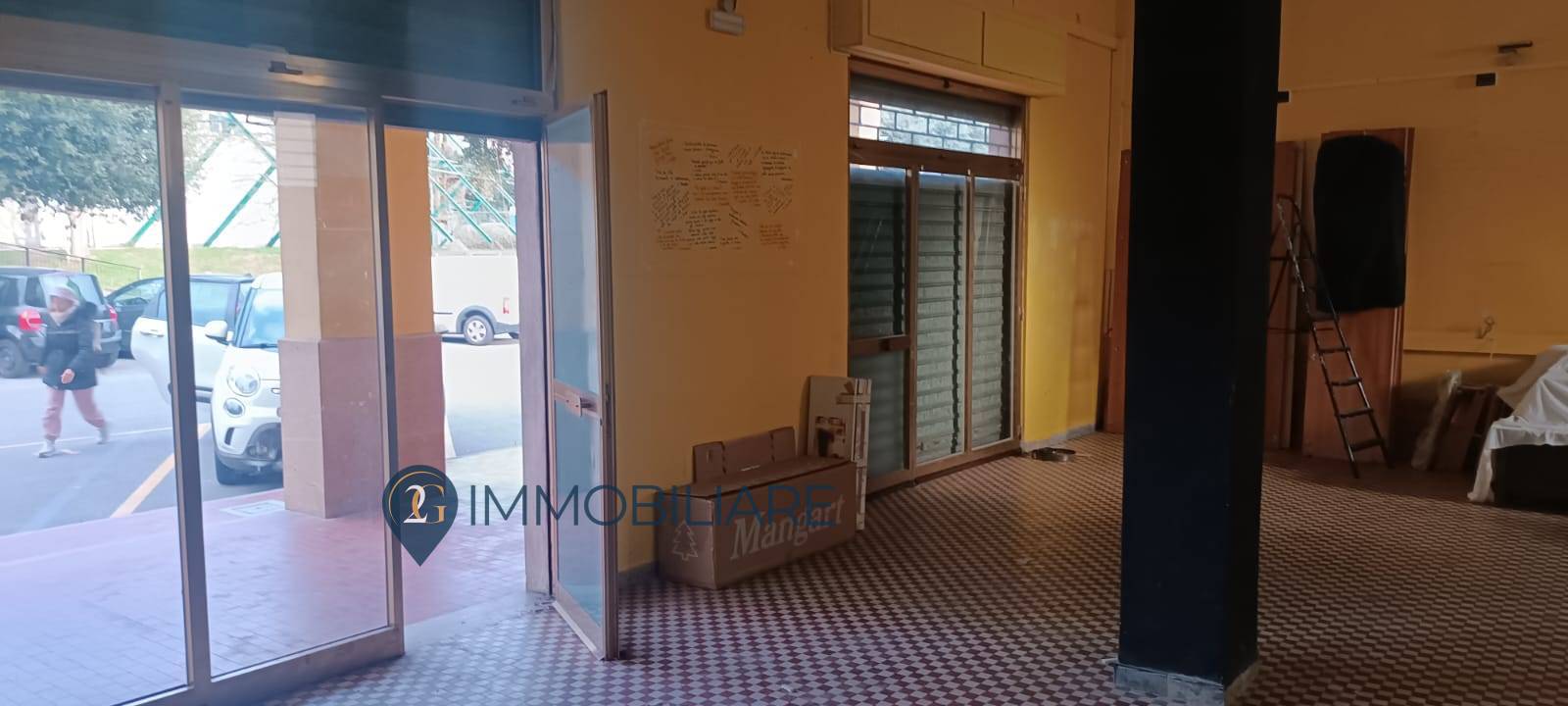 Locale commerciale in vendita a Bolano, Ceparana