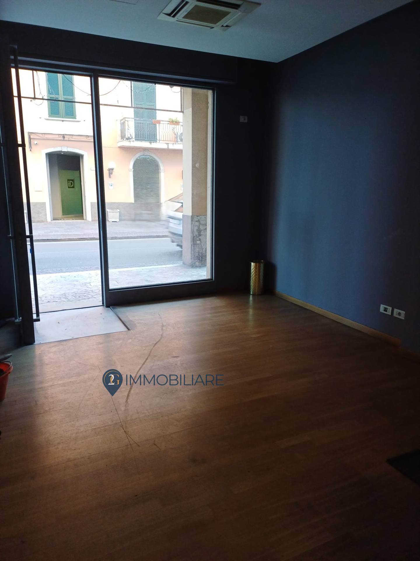 Locale commerciale in vendita a Sarzana