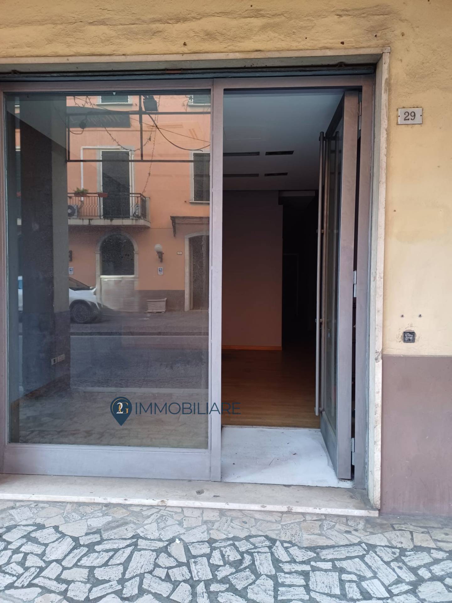 Locale commerciale in vendita a Sarzana