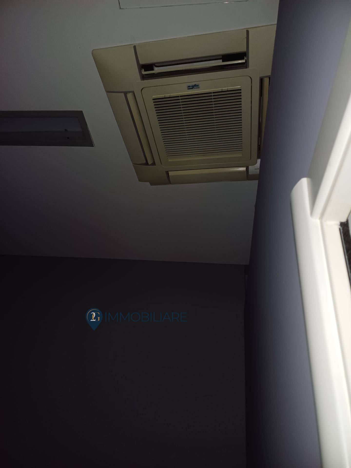 Locale commerciale in vendita a Sarzana