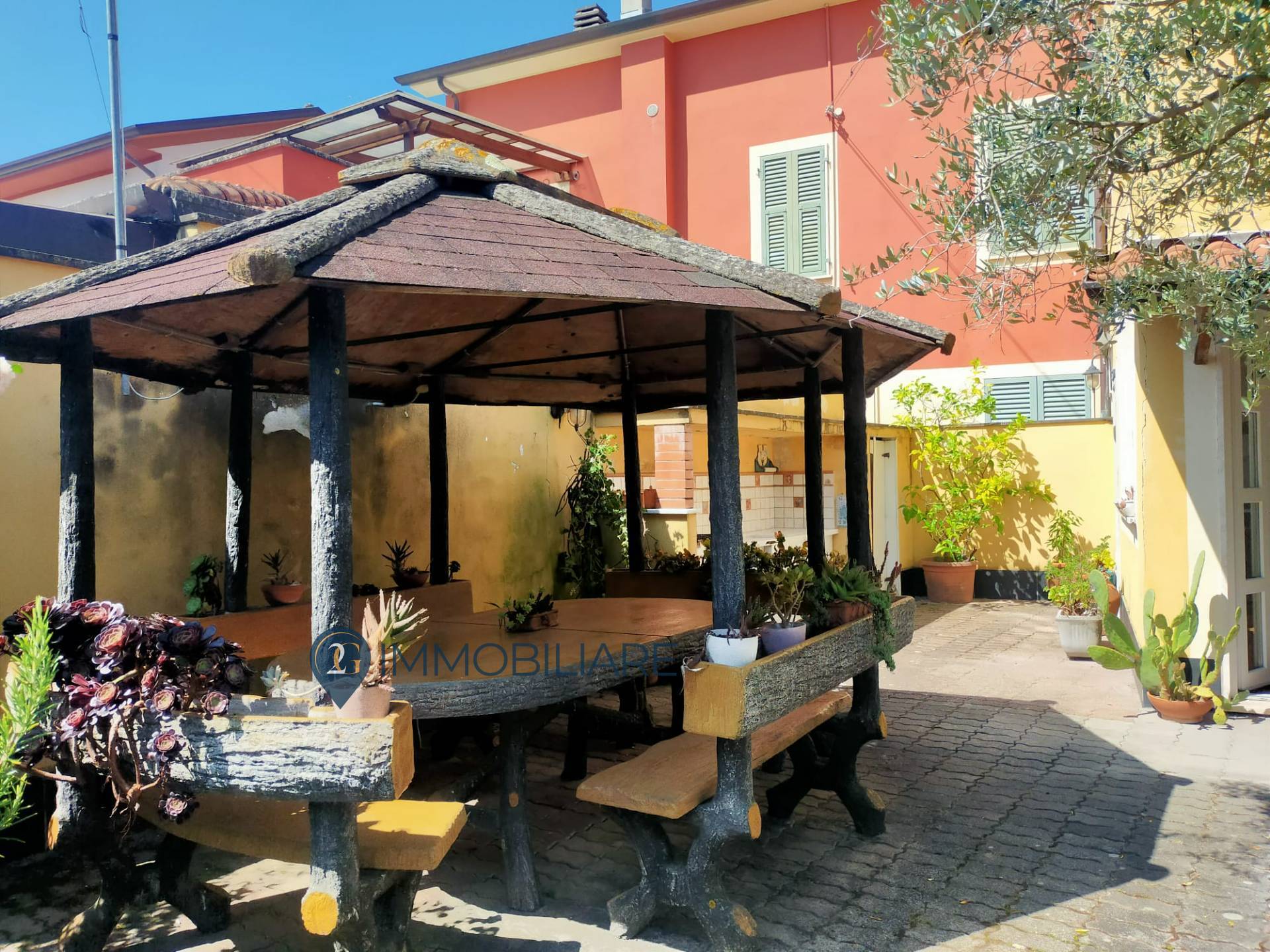 Casa Semindipendente in vendita a Ameglia