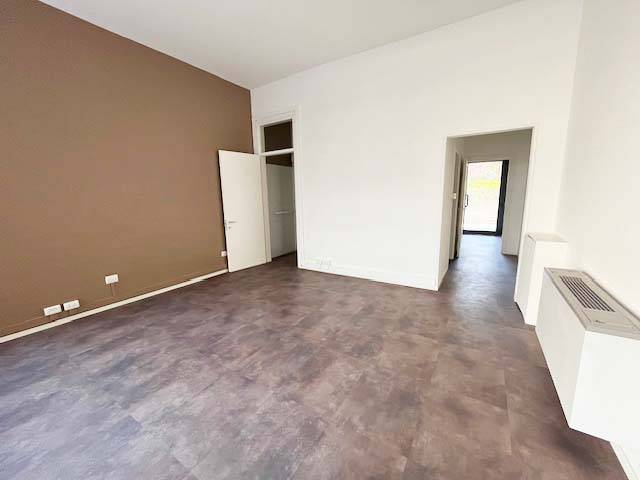 Locale commerciale in affitto a Fano, Passeggi