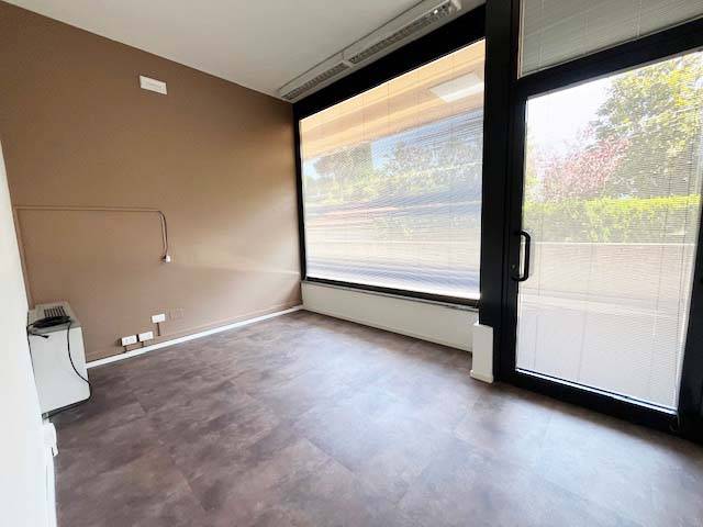 Locale commerciale in affitto a Fano, Passeggi