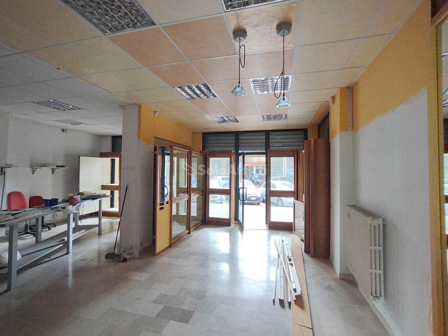 Locale commerciale in affitto a Pesaro, Muraglia