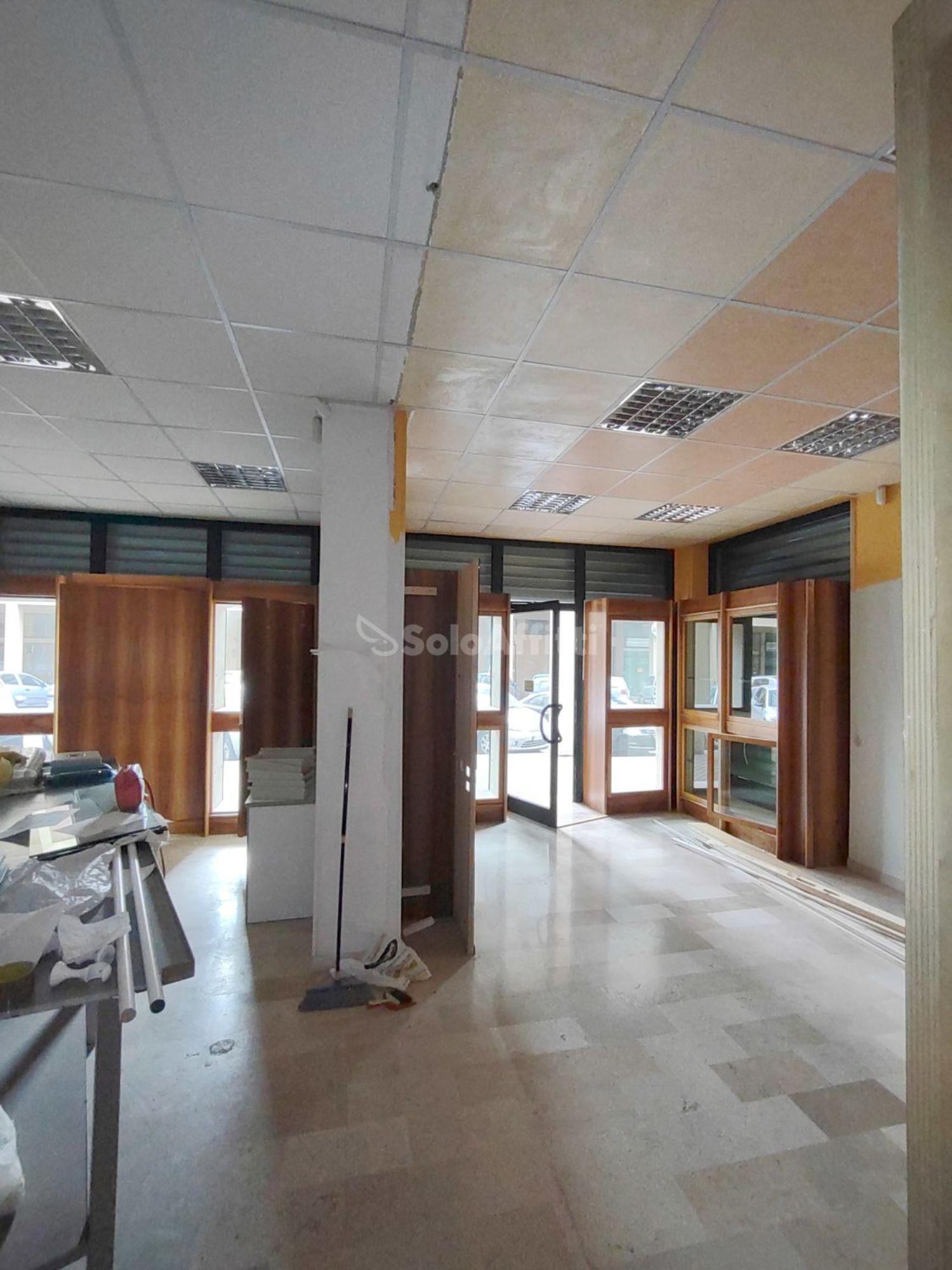 Locale commerciale in affitto a Pesaro, Muraglia