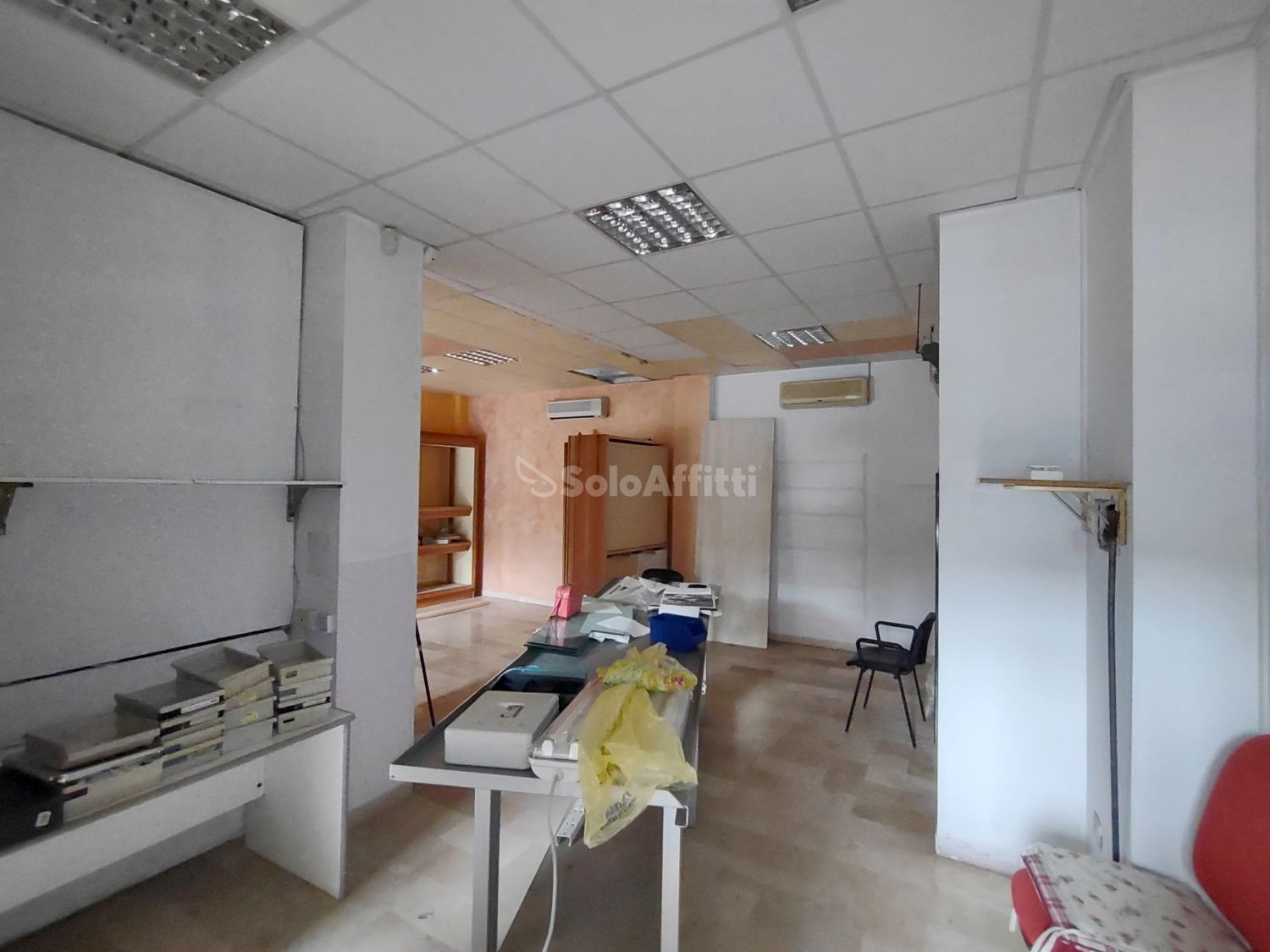 Locale commerciale in affitto a Pesaro, Muraglia