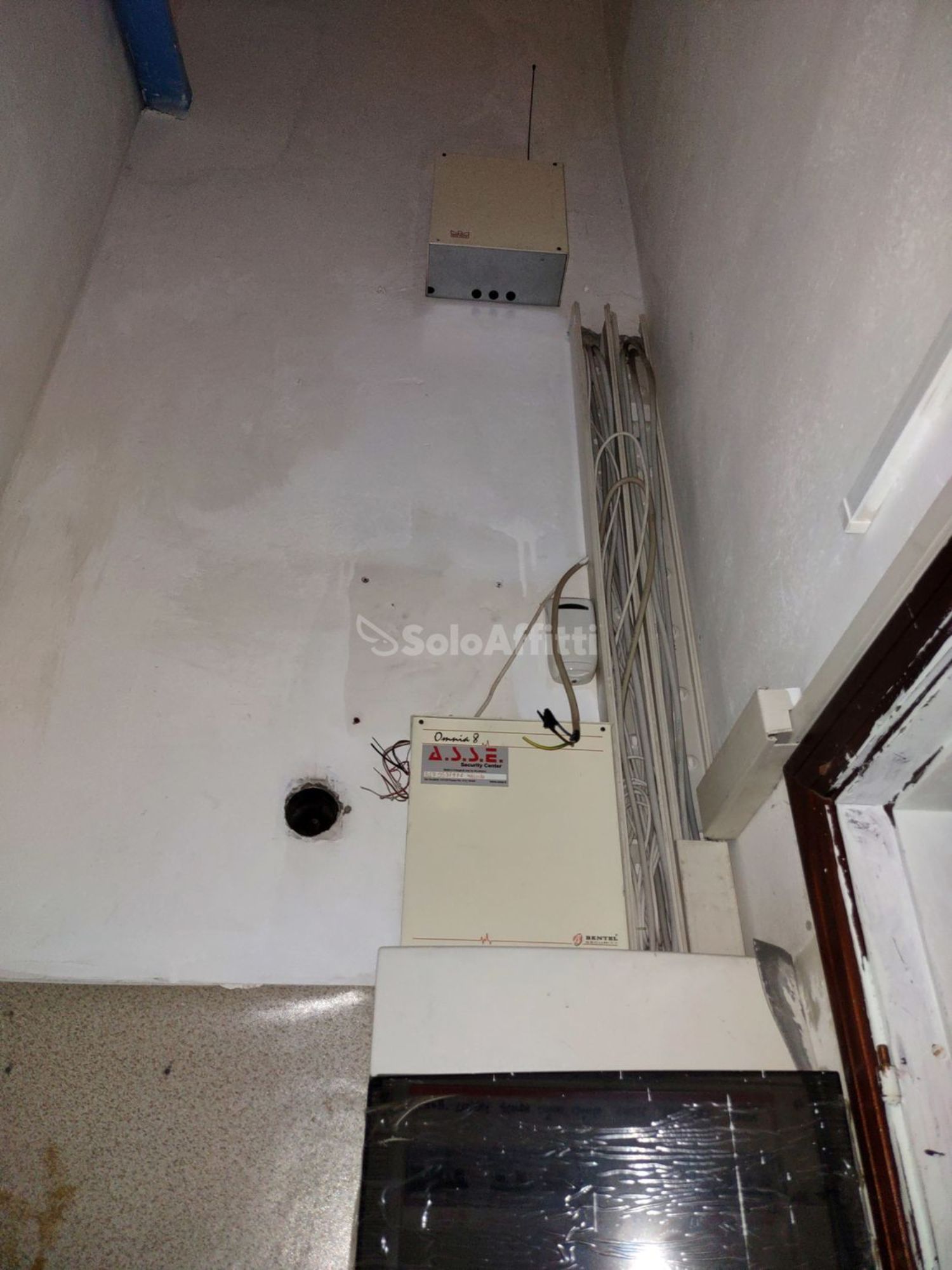 Locale commerciale in affitto a Pesaro, Muraglia