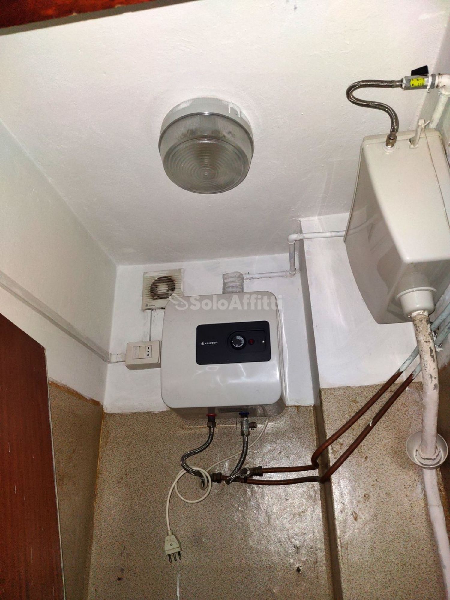 Locale commerciale in affitto a Pesaro, Muraglia