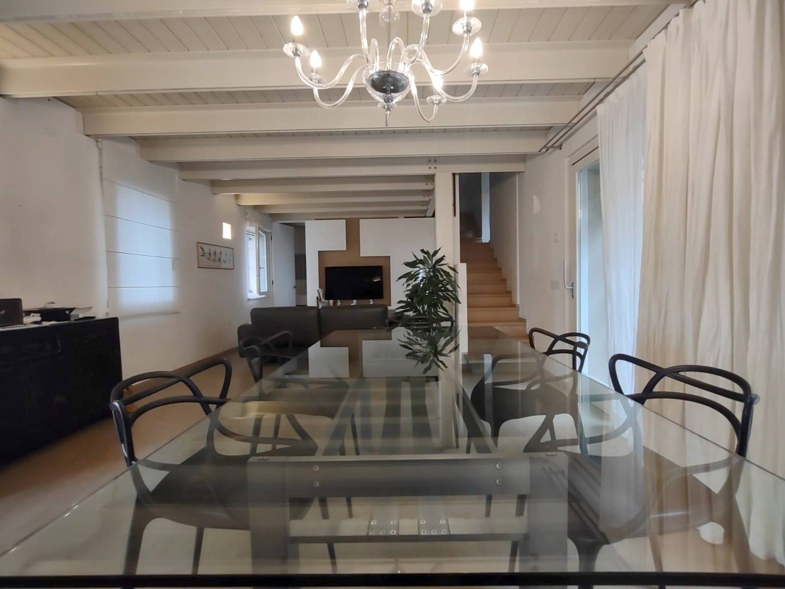 Testa di schiera storica in affitto a Fano