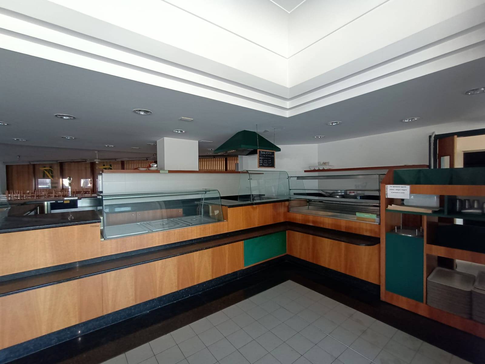 Locale commerciale in affitto a Pesaro, Pantano