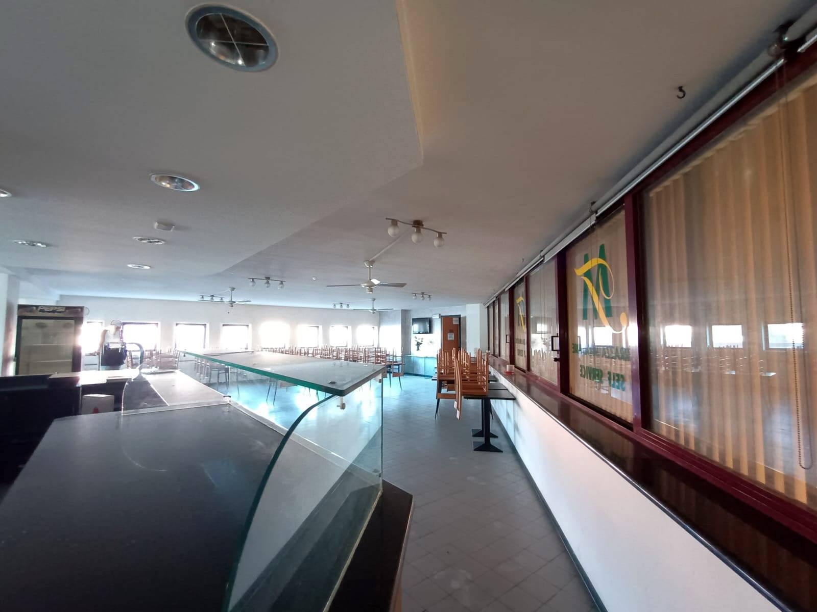 Locale commerciale in affitto a Pesaro, Pantano