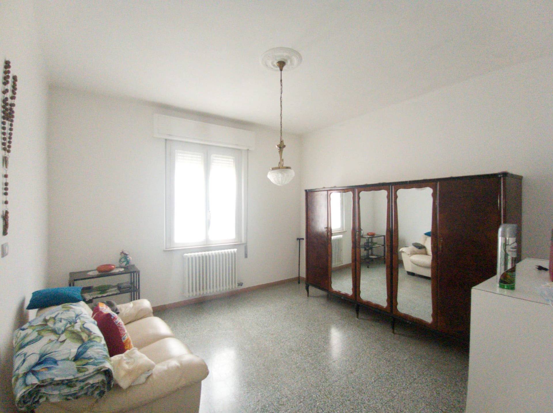 Testa di schiera storica in vendita a Pesaro