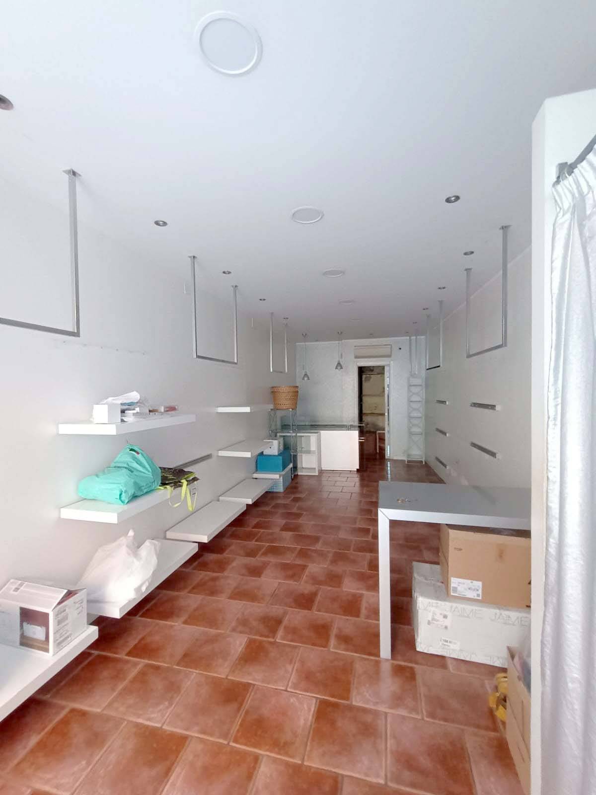 Locale commerciale in affitto a Fano, Centro Storico