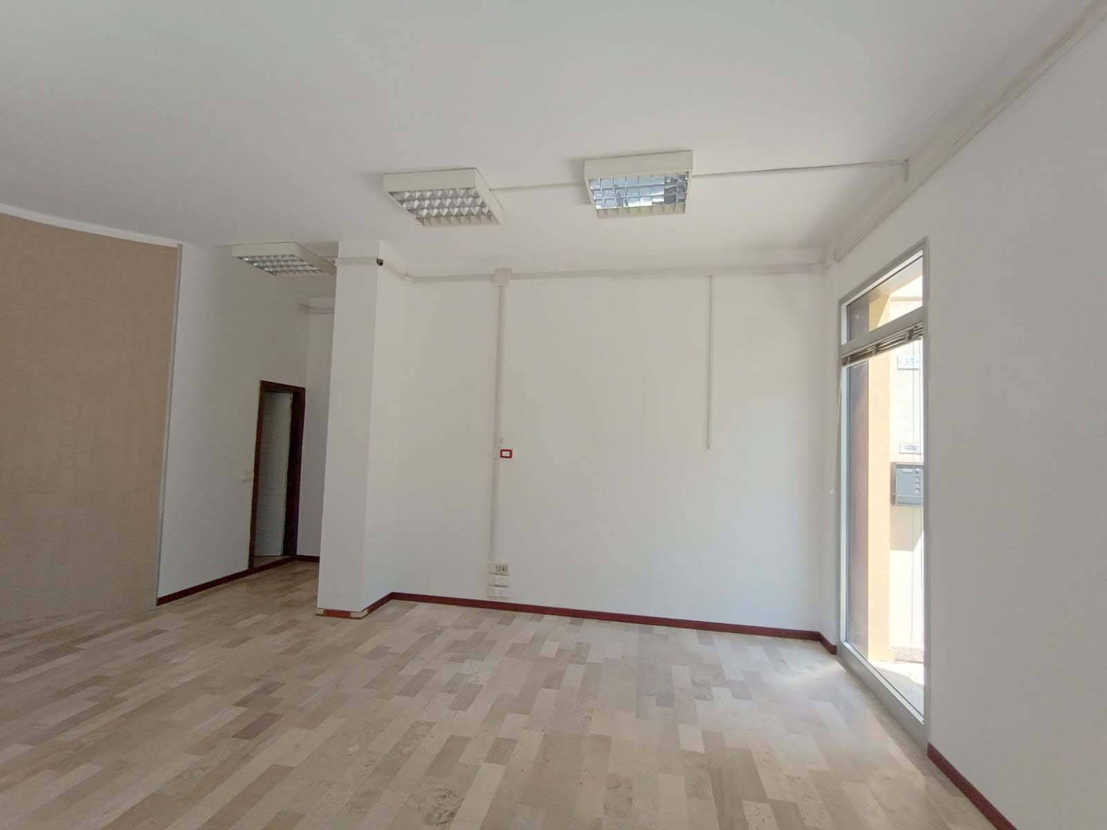 Locale commerciale in vendita a Fano, San Lazzaro