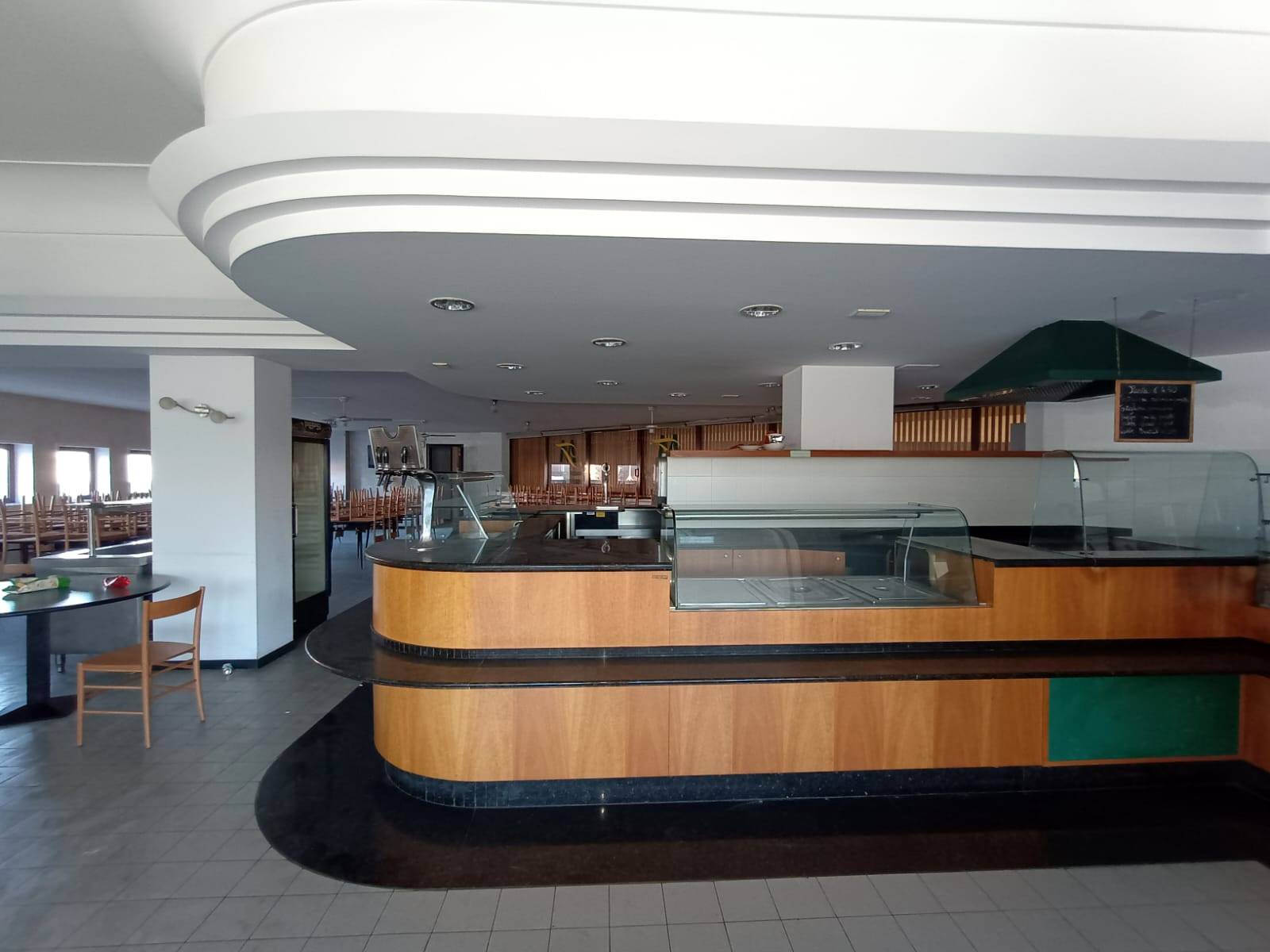 Locale commerciale in affitto a Pesaro, Pantano