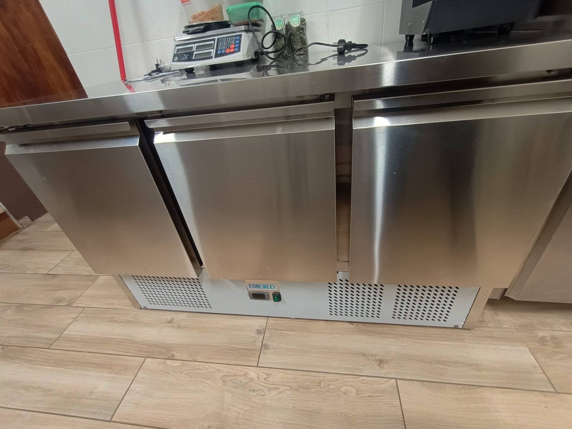 Locale commerciale in affitto a Fano, Passeggi