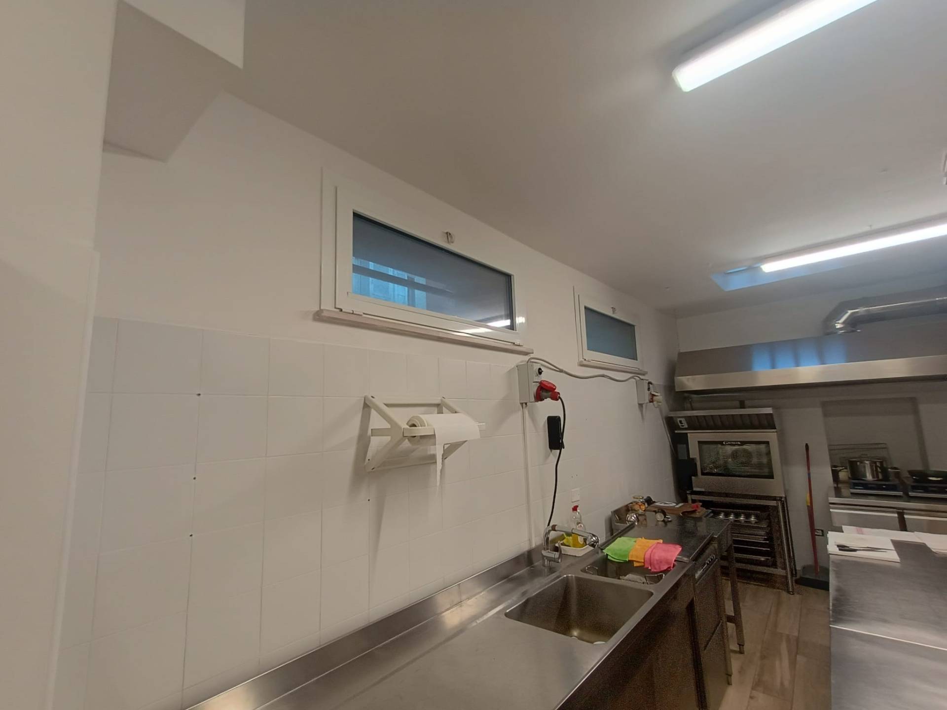 Locale commerciale in affitto a Fano, Passeggi