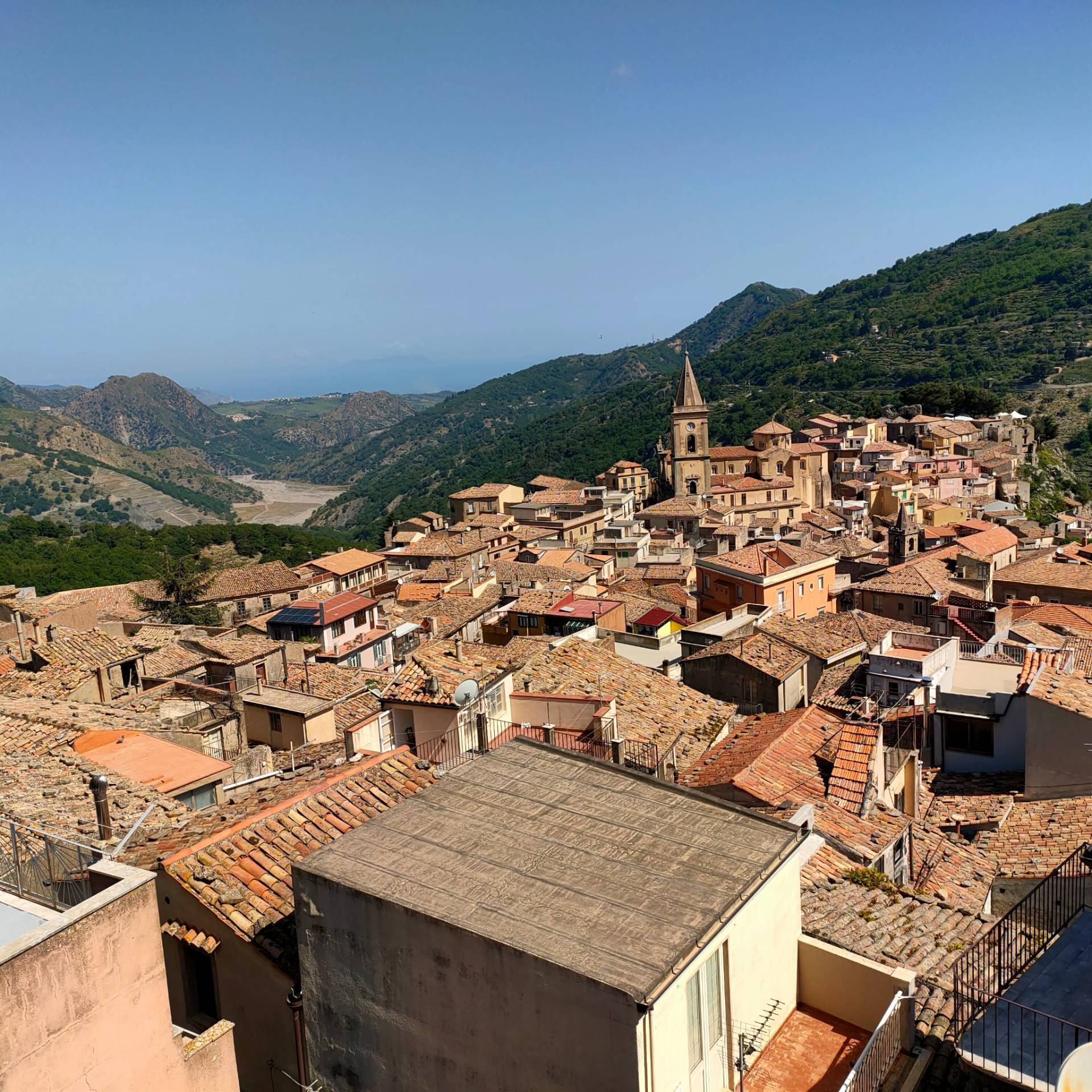 Casa indipendente con terrazzo a Novara di Sicilia