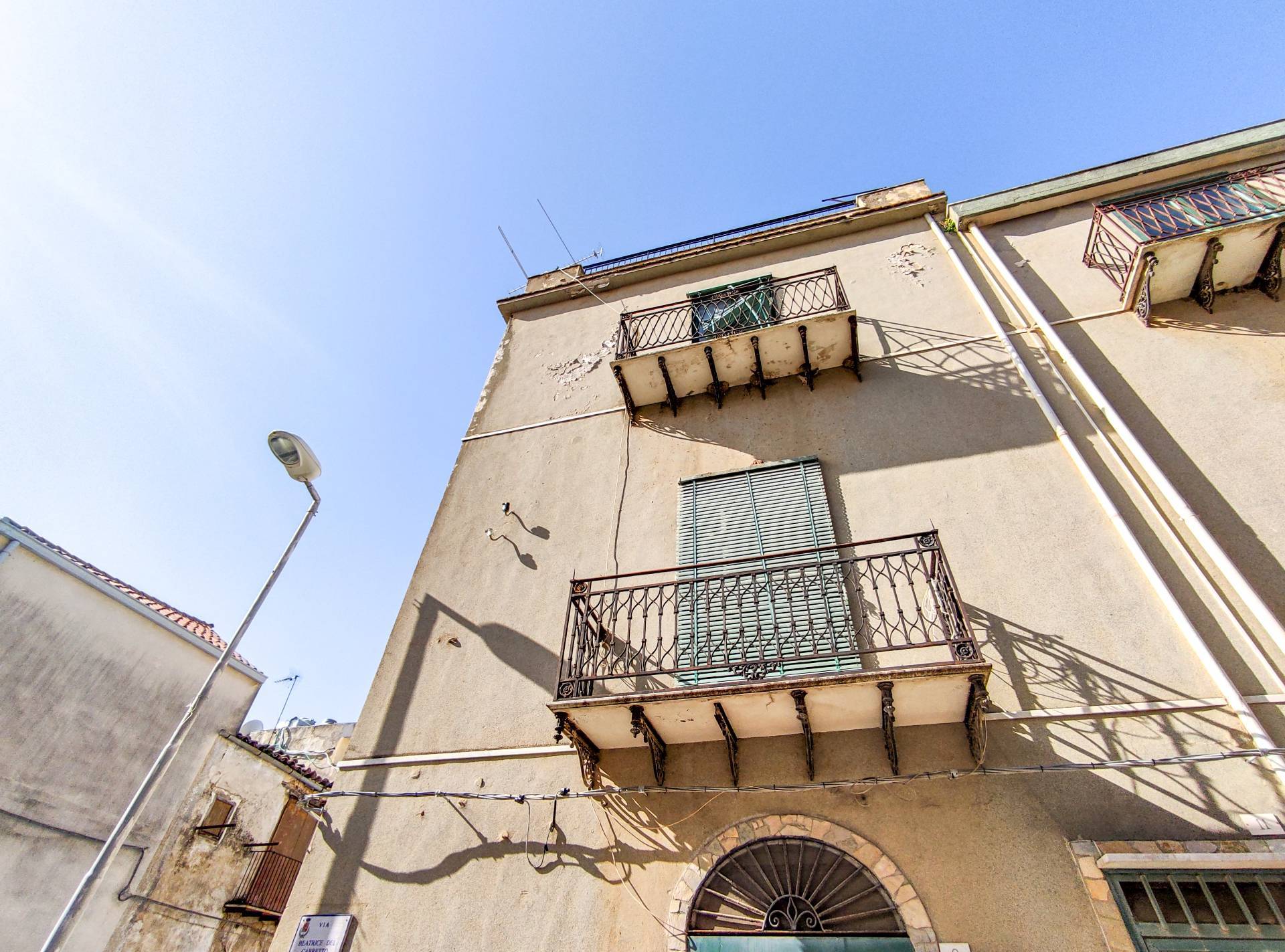Stabile/Palazzo da ristrutturare a Ventimiglia di Sicilia