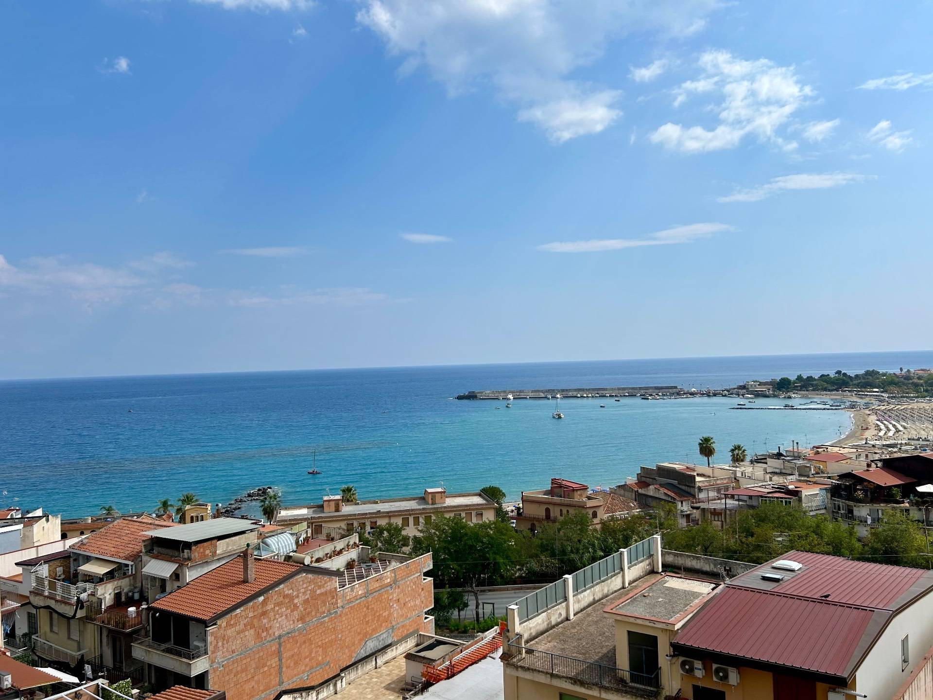 Stabile / Palazzo in vendita a Giardini-Naxos